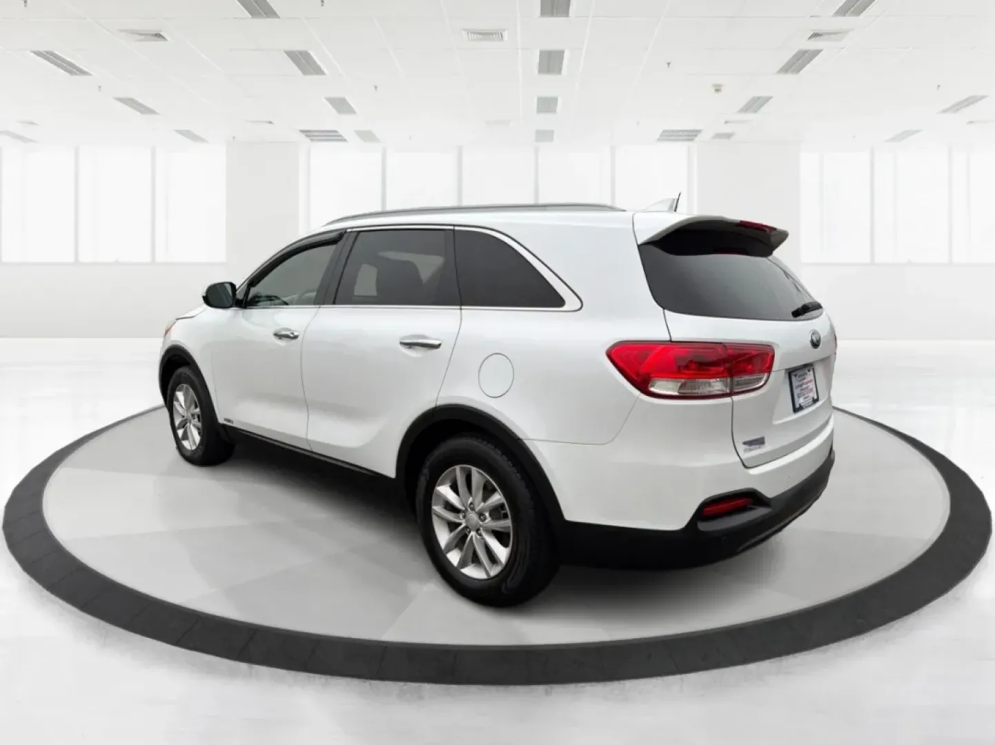 2016 Kia Sorento 2.4L LX (5XYPGDA36GG) with an 2.4L I-4 gasoline direct injection engine, located at 1951 S Dayton Lakeview Rd., New Carlisle, OH, 45344, (937) 908-9800, 39.890999, -84.050255 - **Experience Adventure with the 2016 Kia Sorento Your Perfect Family SUV!**<br /> <br /> Are you ready to elevate your family's adventures with a vehicle that's as versatile as your lifestyle? Look no further than the 2016 Kia Sorento, available now at Advantage Car and Credit in New Carlisle, OH. - Photo#4