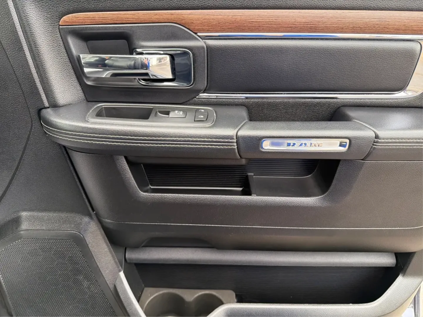 2014 Ram 1500 Laramie (1C6RR7NT8ES) with an Other engine, located at 1951 S Dayton Lakeview Rd., New Carlisle, OH, 45344, (937) 908-9800, 39.890999, -84.050255 - Are you ready to elevate your driving experience and tackle any adventure that comes your way? The 2014 Ram 1500 Laramie is not just a truck; it's an embodiment of capability, comfort, and style, making it perfect for those who lead an active lifestyle in New Carlisle, OH. Whether you're gearing up - Photo#19