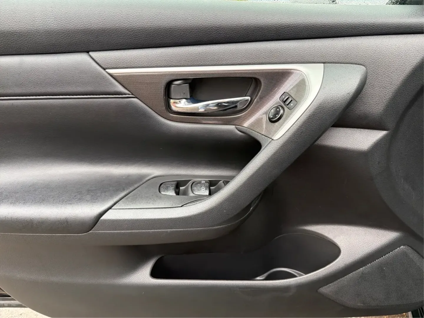 2013 Nissan Altima 3.5 SL (1N4BL3AP9DC) with an VQ 3.5L V-6 DOHC engine, located at 401 Woodman Dr, Riverside, OH, 45431, (937) 908-9800, 39.760899, -84.123421 - **Discover the 2013 Nissan Altima 3.5 SL - Your Perfect Family Sedan Awaits!**<br /> <br /> Are you in search of a reliable and stylish sedan that fits seamlessly into your daily life? The 2013 Nissan Altima 3.5 SL is here to cater to your needs, whether you're navigating the school run, commuting t - Photo#18