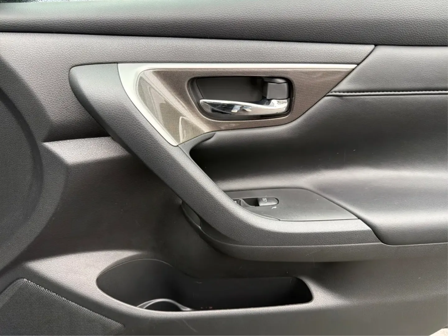 2013 Nissan Altima 3.5 SL (1N4BL3AP9DC) with an VQ 3.5L V-6 DOHC engine, located at 401 Woodman Dr, Riverside, OH, 45431, (937) 908-9800, 39.760899, -84.123421 - **Discover the 2013 Nissan Altima 3.5 SL - Your Perfect Family Sedan Awaits!**<br /> <br /> Are you in search of a reliable and stylish sedan that fits seamlessly into your daily life? The 2013 Nissan Altima 3.5 SL is here to cater to your needs, whether you're navigating the school run, commuting t - Photo#19