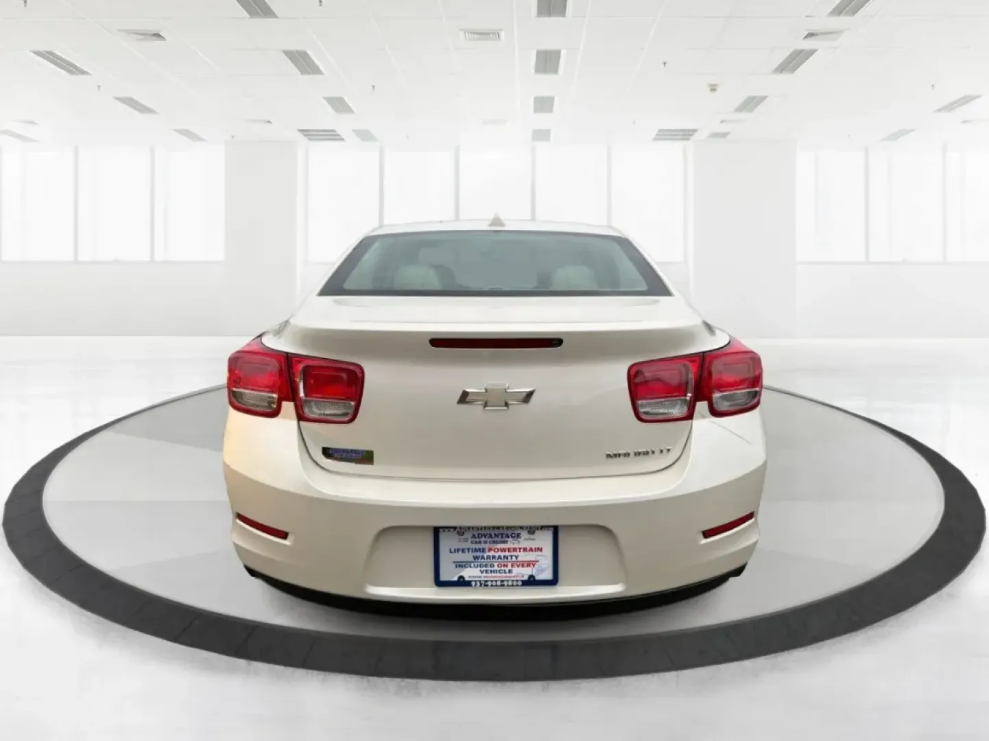 2014 Chevrolet Malibu 2LT (1G11E5SL4EF) with an ECOTEC 2.5L I-4 gasoline direct injection engine, located at 4508 South Dixie Dr, Moraine, OH, 45439, (937) 908-9800, 39.689976, -84.218452 - **Drive into Comfort and Confidence with the 2014 Chevrolet Malibu 2LT!**<br /> <br /> Are you searching for the perfect vehicle to elevate your daily commute or weekend adventures? Look no further! The 2014 Chevrolet Malibu 2LT is designed for those who value comfort, practicality, and style. Wheth - Photo#3