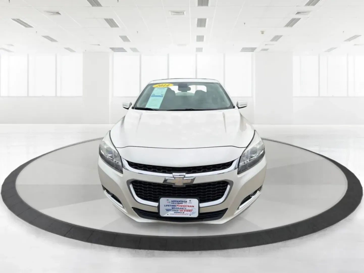 2014 Chevrolet Malibu 2LT (1G11E5SL4EF) with an ECOTEC 2.5L I-4 gasoline direct injection engine, located at 4508 South Dixie Dr, Moraine, OH, 45439, (937) 908-9800, 39.689976, -84.218452 - **Drive into Comfort and Confidence with the 2014 Chevrolet Malibu 2LT!**<br /> <br /> Are you searching for the perfect vehicle to elevate your daily commute or weekend adventures? Look no further! The 2014 Chevrolet Malibu 2LT is designed for those who value comfort, practicality, and style. Wheth - Photo#7