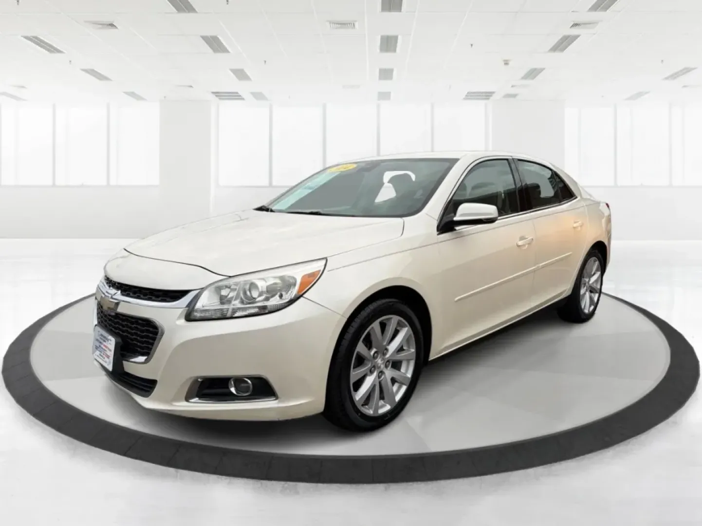 2014 Chevrolet Malibu 2LT (1G11E5SL4EF) with an ECOTEC 2.5L I-4 gasoline direct injection engine, located at 4508 South Dixie Dr, Moraine, OH, 45439, (937) 908-9800, 39.689976, -84.218452 - **Drive into Comfort and Confidence with the 2014 Chevrolet Malibu 2LT!**<br /> <br /> Are you searching for the perfect vehicle to elevate your daily commute or weekend adventures? Look no further! The 2014 Chevrolet Malibu 2LT is designed for those who value comfort, practicality, and style. Wheth - Photo#8