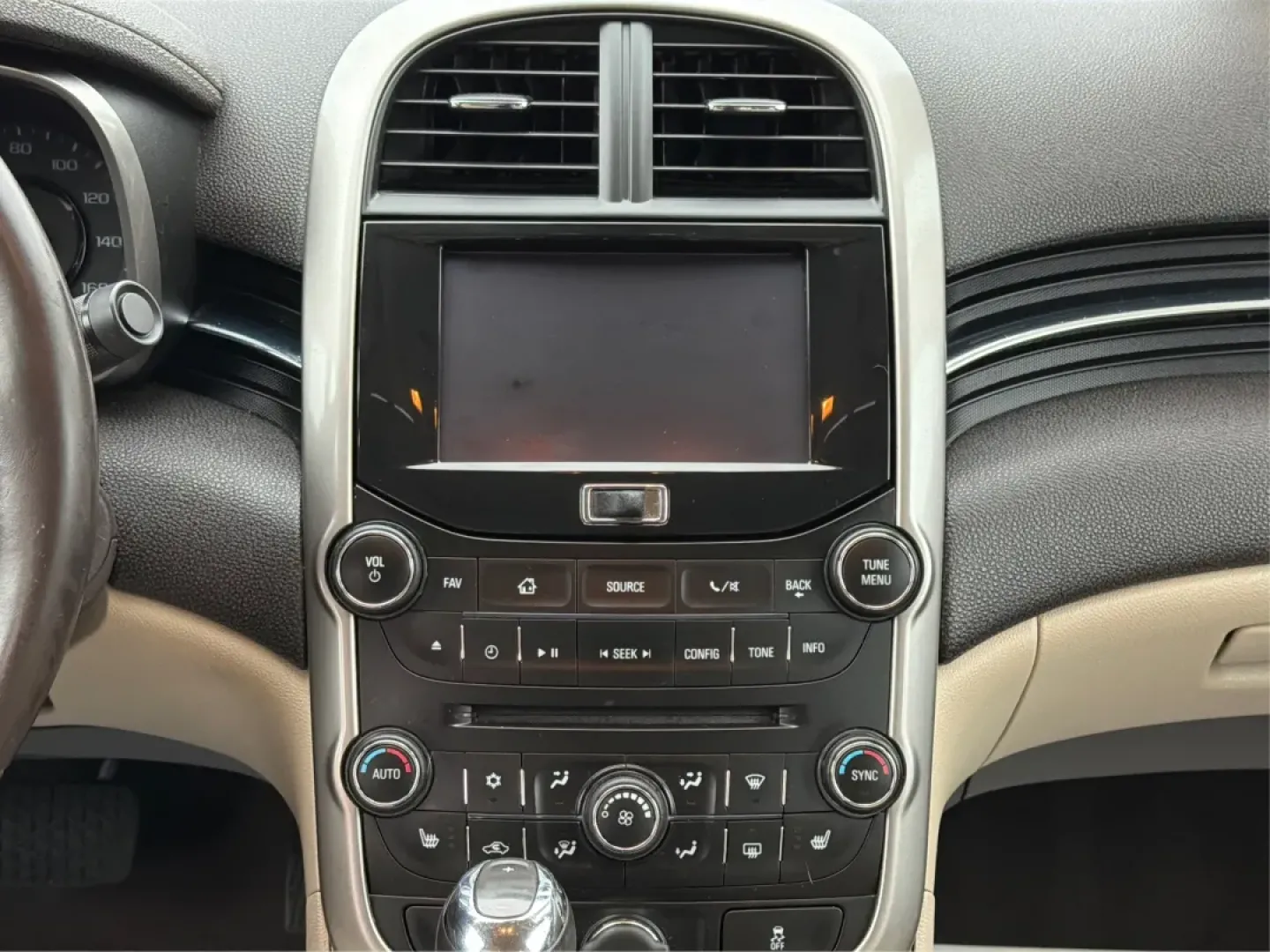 2014 Chevrolet Malibu 2LT (1G11E5SL4EF) with an ECOTEC 2.5L I-4 gasoline direct injection engine, located at 4508 South Dixie Dr, Moraine, OH, 45439, (937) 908-9800, 39.689976, -84.218452 - **Drive into Comfort and Confidence with the 2014 Chevrolet Malibu 2LT!**<br /> <br /> Are you searching for the perfect vehicle to elevate your daily commute or weekend adventures? Look no further! The 2014 Chevrolet Malibu 2LT is designed for those who value comfort, practicality, and style. Wheth - Photo#13