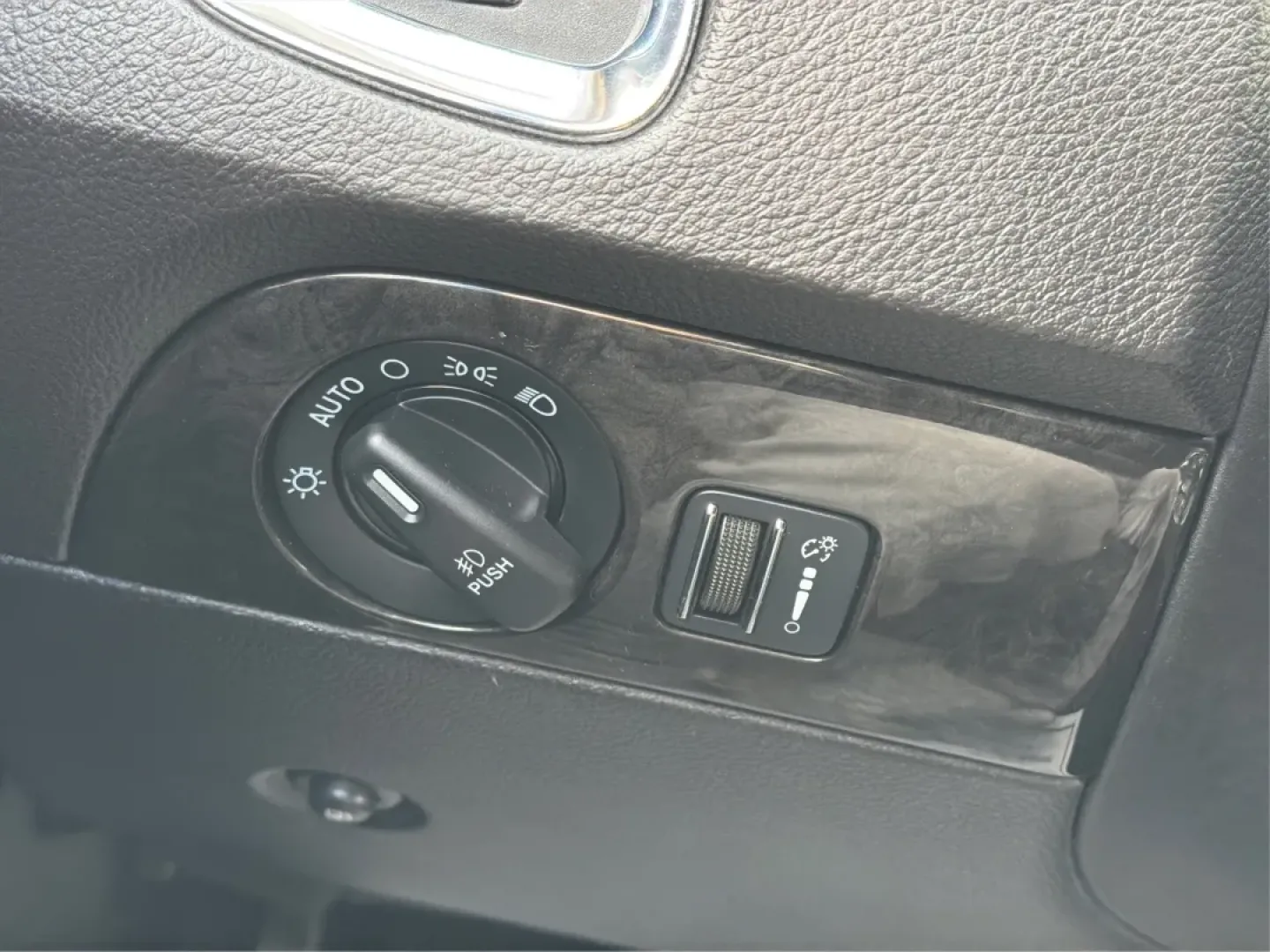 2013 Dodge Durango Crew (1C4RDJDG4DC) with an Other engine, located at 8750 N County Rd 25A, Piqua, OH, 45356, (937) 908-9800, 40.164391, -84.232513 - Are you ready to elevate your family adventures or tackle your daily commute with unparalleled ease? Look no further than this stunning 2013 Dodge Durango Crew, now available at Advantage Car and Credit in New Carlisle, OH. Perfect for growing families and those who love weekend getaways, this SUV n - Photo#17