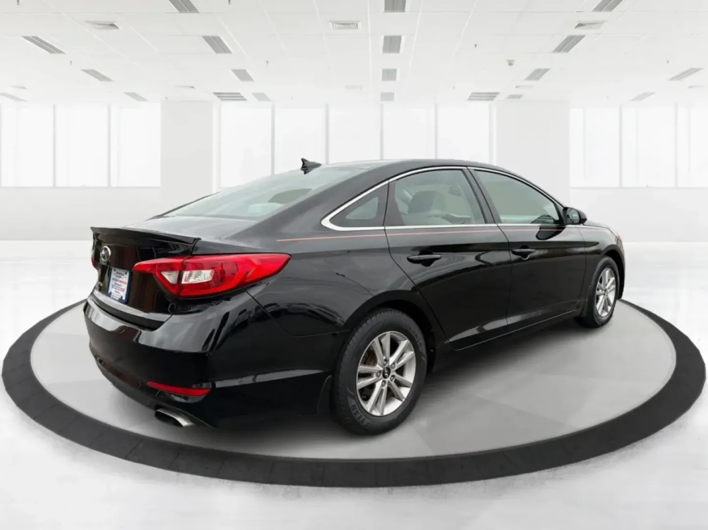 2017 Hyundai Sonata SE (5NPE24AF6HH) with an 2.4L I-4 gasoline direct injection engine, located at 8750 N County Rd 25A, Piqua, OH, 45356, (937) 908-9800, 40.164391, -84.232513 - Experience the open road like never before with the 2017 Hyundai Sonata SE, a perfect sedan for those who value style, comfort, and reliability. Whether you're commuting to work in Piqua, planning weekend getaways, or driving your family to soccer practice, this versatile vehicle is designed to meet - Photo#2