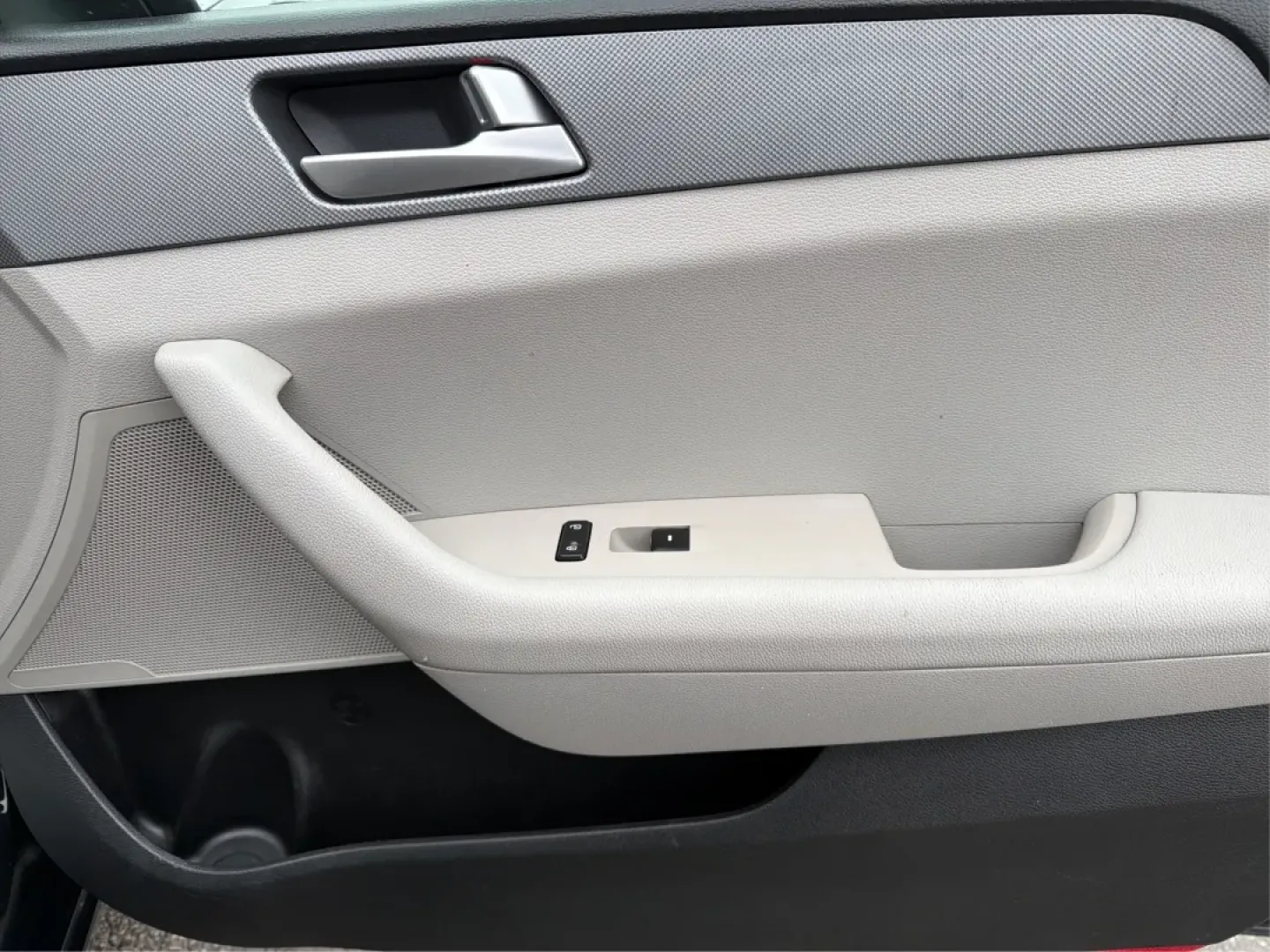 2017 Hyundai Sonata SE (5NPE24AF6HH) with an 2.4L I-4 gasoline direct injection engine, located at 8750 N County Rd 25A, Piqua, OH, 45356, (937) 908-9800, 40.164391, -84.232513 - Experience the open road like never before with the 2017 Hyundai Sonata SE, a perfect sedan for those who value style, comfort, and reliability. Whether you're commuting to work in Piqua, planning weekend getaways, or driving your family to soccer practice, this versatile vehicle is designed to meet - Photo#18