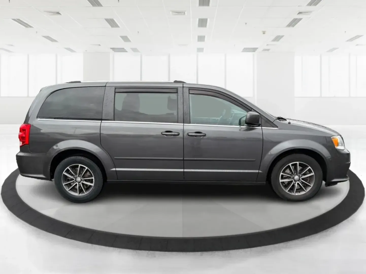 2017 Dodge Grand Caravan SXT (2C4RDGCG4HR) with an Pentastar 3.6L V-6 DOHC engine, located at 1951 S Dayton Lakeview Rd., New Carlisle, OH, 45344, (937) 908-9800, 39.890999, -84.050255 - **Drive Your Family Adventures with the 2017 Dodge Grand Caravan from Advantage Car and Credit - Piqua!**<br /> <br /> Are you ready to elevate your family outings, school runs, or weekend getaways? The 2017 Dodge Grand Caravan SXT is the perfect companion for your lifestyle. With ample space for pa - Photo#1