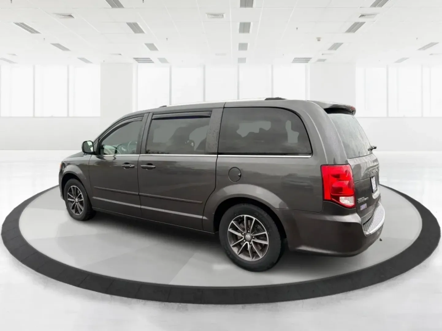 2017 Dodge Grand Caravan SXT (2C4RDGCG4HR) with an Pentastar 3.6L V-6 DOHC engine, located at 1951 S Dayton Lakeview Rd., New Carlisle, OH, 45344, (937) 908-9800, 39.890999, -84.050255 - **Drive Your Family Adventures with the 2017 Dodge Grand Caravan from Advantage Car and Credit - Piqua!**<br /> <br /> Are you ready to elevate your family outings, school runs, or weekend getaways? The 2017 Dodge Grand Caravan SXT is the perfect companion for your lifestyle. With ample space for pa - Photo#4