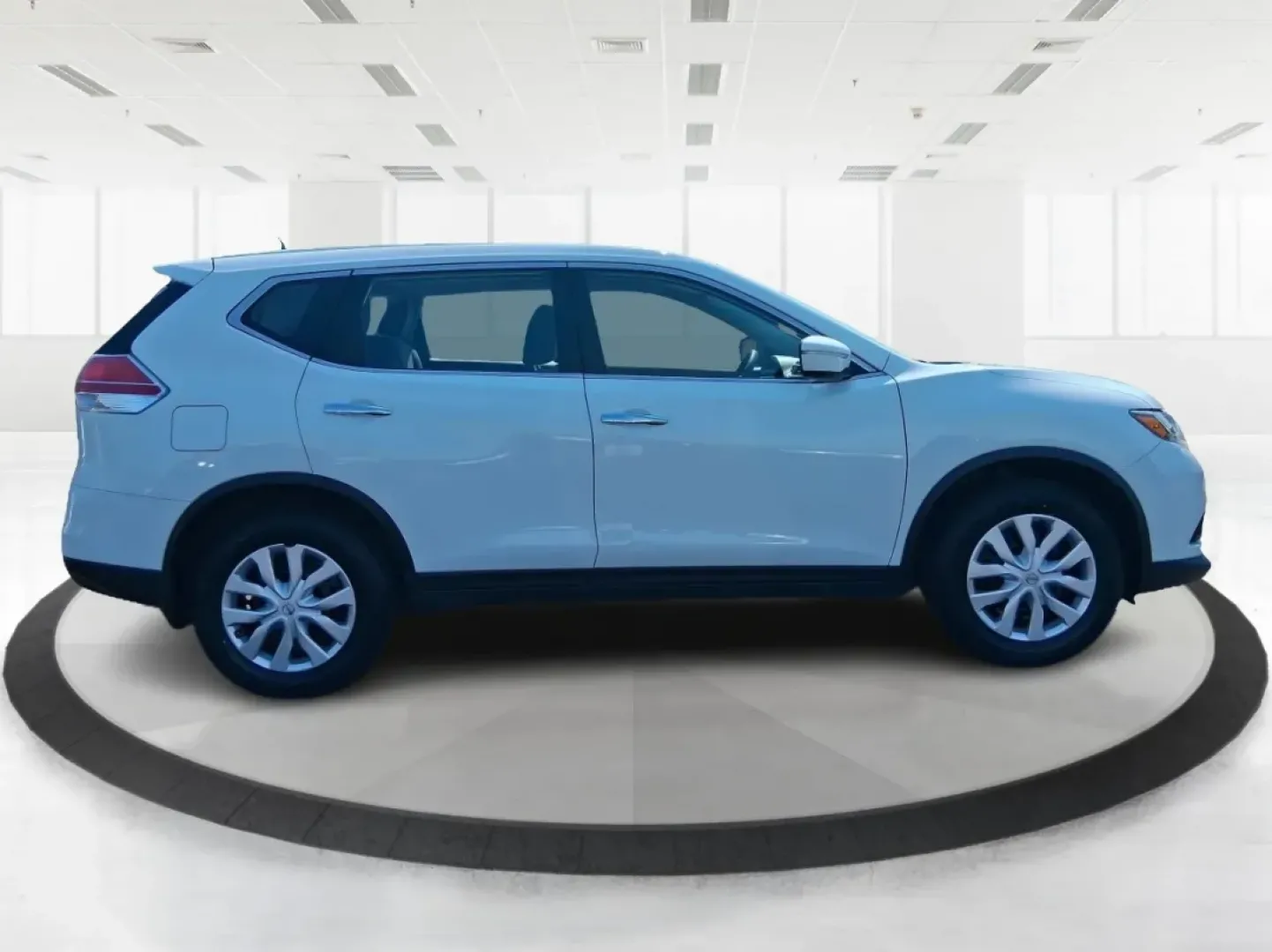 2015 Nissan Rogue S (KNMAT2MV8FP) with an 2.5L I-4 DOHC engine, located at 880 E. National Road, Vandalia, OH, 45377, (937) 908-9800, 39.891918, -84.183594 - **Discover the Ultimate Family SUV: 2015 Nissan Rogue at Advantage Car and Credit in Vandalia, OH!**<br /> <br /> Are you looking for a vehicle that perfectly balances functionality and style for your growing family? The 2015 Nissan Rogue is the ideal choice! With its spacious interior, advanced saf - Photo#1