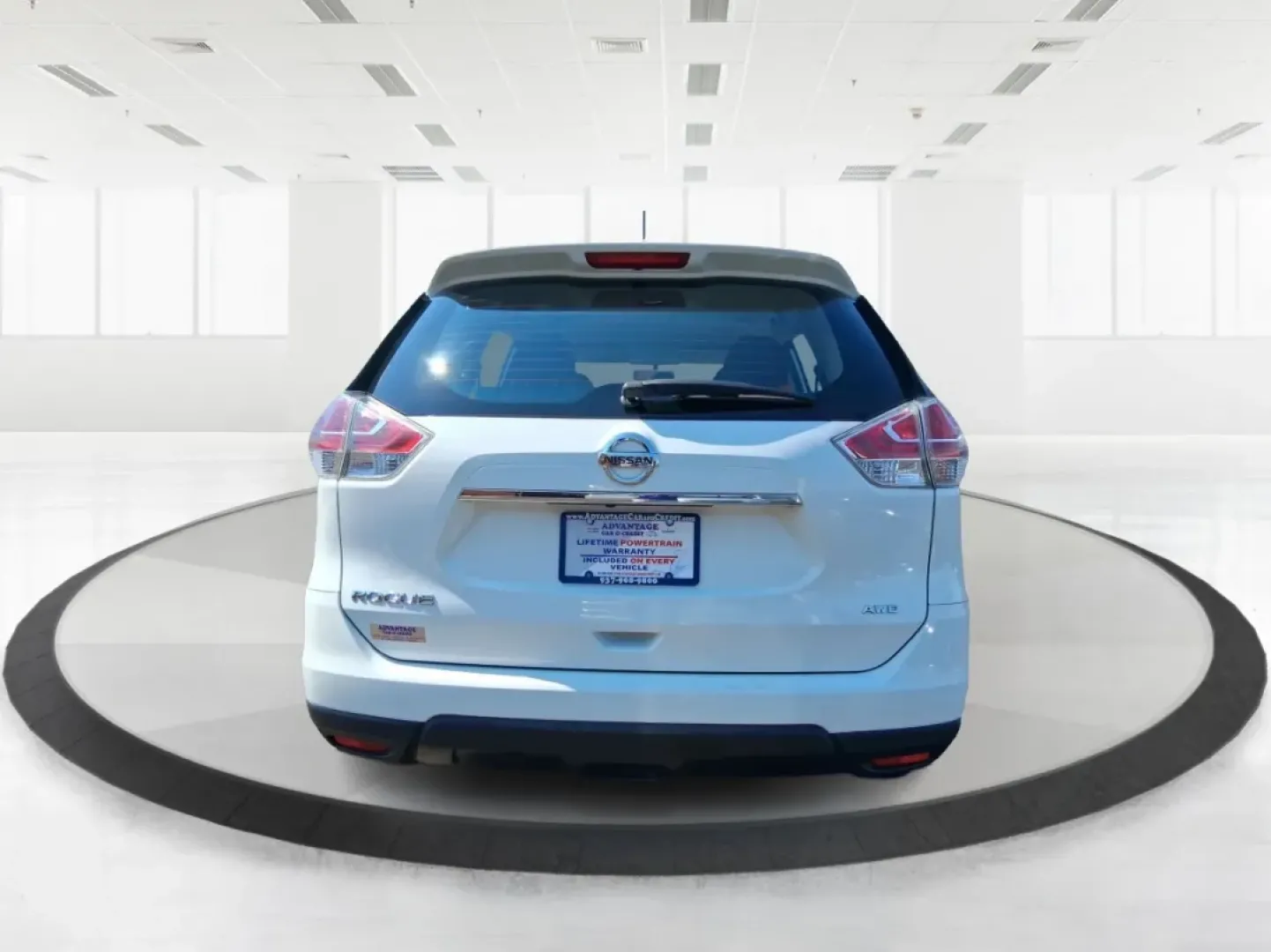 2015 Nissan Rogue S (KNMAT2MV8FP) with an 2.5L I-4 DOHC engine, located at 880 E. National Road, Vandalia, OH, 45377, (937) 908-9800, 39.891918, -84.183594 - **Discover the Ultimate Family SUV: 2015 Nissan Rogue at Advantage Car and Credit in Vandalia, OH!**<br /> <br /> Are you looking for a vehicle that perfectly balances functionality and style for your growing family? The 2015 Nissan Rogue is the ideal choice! With its spacious interior, advanced saf - Photo#3