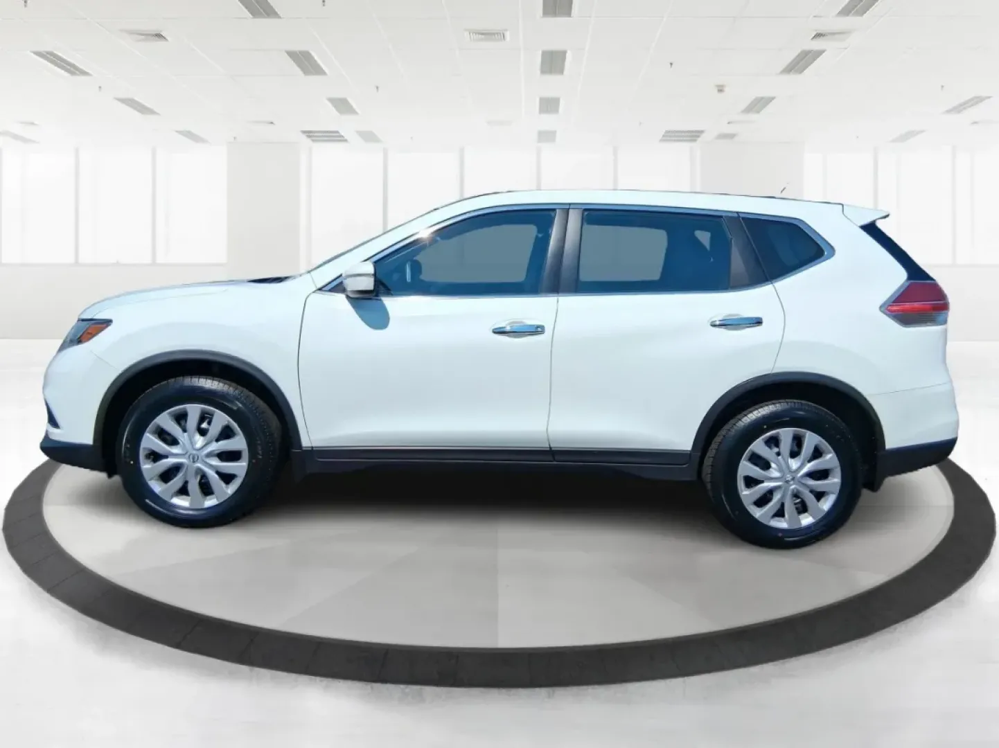 2015 Nissan Rogue S (KNMAT2MV8FP) with an 2.5L I-4 DOHC engine, located at 880 E. National Road, Vandalia, OH, 45377, (937) 908-9800, 39.891918, -84.183594 - **Discover the Ultimate Family SUV: 2015 Nissan Rogue at Advantage Car and Credit in Vandalia, OH!**<br /> <br /> Are you looking for a vehicle that perfectly balances functionality and style for your growing family? The 2015 Nissan Rogue is the ideal choice! With its spacious interior, advanced saf - Photo#5