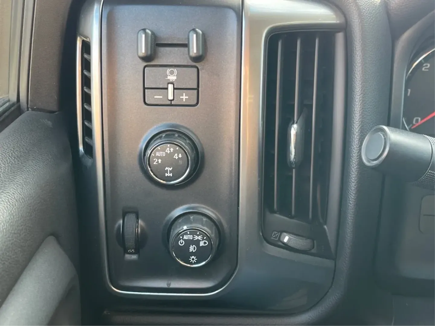 2016 Chevrolet Silverado 1500 1LT (1GCVKREC4GZ) with an EcoTec3 4.3L V-6 gasoline direct injection engine, 6A transmission, located at 1099 N County Rd 25A, Troy, OH, 45373, (937) 908-9800, 40.057079, -84.212883 - Are you ready to elevate your adventures and tackle any terrain? The 2016 Chevrolet Silverado 1500 is the perfect companion for those who crave both utility and comfort. Whether you're a growing family needing to haul kids and gear, or an outdoor enthusiast looking to conquer weekend getaways, this - Photo#16