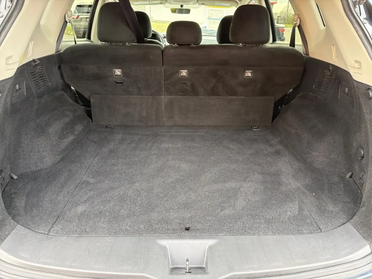 2016 Nissan Murano S (5N1AZ2MH1GN) with an 3.5L V-6 DOHC engine, located at 1951 S Dayton Lakeview Rd., New Carlisle, OH, 45344, (937) 908-9800, 39.890999, -84.050255 - **Elevate Your Daily Drive with the 2016 Nissan Murano S Perfect for Families and Adventurers Alike!**<br /> <br /> Are you in search of a vehicle that seamlessly blends style, comfort, and performance? Look no further than this stunning **2016 Nissan Murano S**, available now at **Advantage Car an - Photo#12