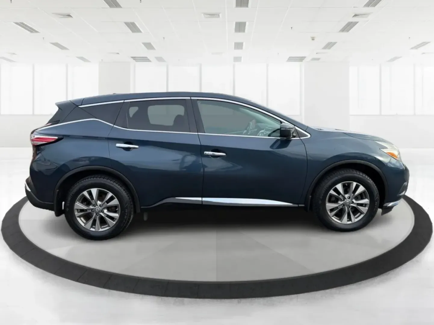 2016 Nissan Murano S (5N1AZ2MH1GN) with an 3.5L V-6 DOHC engine, located at 880 E. National Road, Vandalia, OH, 45377, (937) 908-9800, 39.891918, -84.183594 - **Elevate Your Daily Drive with the 2016 Nissan Murano S Perfect for Families and Adventurers Alike!**<br /> <br /> Are you in search of a vehicle that seamlessly blends style, comfort, and performance? Look no further than this stunning **2016 Nissan Murano S**, available now at **Advantage Car an - Photo#1