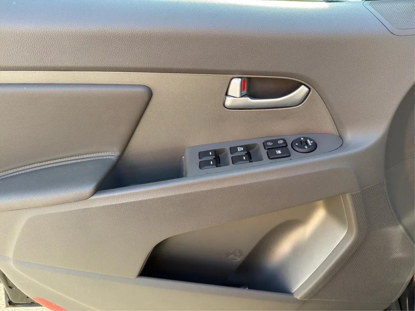 2013 Kia Sportage LX (KNDPB3A27D7) with an 2.4L I-4 DOHC engine, located at 8750 N County Rd 25A, Piqua, OH, 45356, (937) 908-9800, 40.164391, -84.232513 - **Discover Your Next Adventure with the 2013 Kia Sportage at Jamestown Auto Sales!**<br /> <br /> Are you ready to elevate your weekend adventures or make your daily commute more enjoyable? The 2013 Kia Sportage LX is your ticket to a versatile lifestyle, perfectly designed for those who crave both - Photo#17