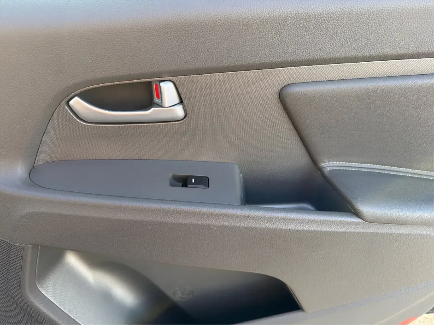 2013 Kia Sportage LX (KNDPB3A27D7) with an 2.4L I-4 DOHC engine, located at 8750 N County Rd 25A, Piqua, OH, 45356, (937) 908-9800, 40.164391, -84.232513 - **Discover Your Next Adventure with the 2013 Kia Sportage at Jamestown Auto Sales!**<br /> <br /> Are you ready to elevate your weekend adventures or make your daily commute more enjoyable? The 2013 Kia Sportage LX is your ticket to a versatile lifestyle, perfectly designed for those who crave both - Photo#18