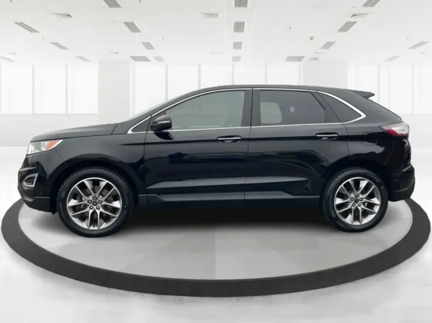 2017 Ford Edge Titanium (2FMPK4K86HB) with an 3.5L V6 DOHC 24V engine, 6A transmission, located at 8750 N County Rd 25A, Piqua, OH, 45356, (937) 908-9800, 40.164391, -84.232513 - Unleash your adventurous spirit with the 2017 Ford Edge Titanium SUV, now available at Advantage Car and Credit in New Carlisle, OH! This versatile vehicle is perfect for families on the go, commuters looking for comfort, or anyone who enjoys weekend adventures. With a spacious interior and robust c - Photo#5