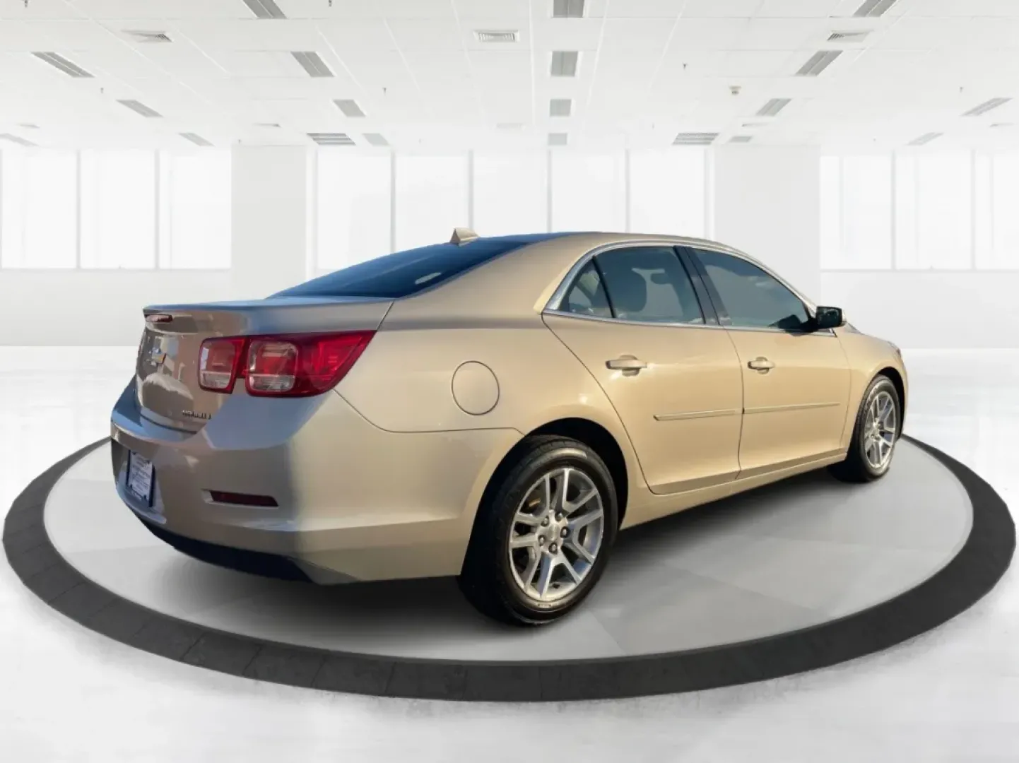 2014 Chevrolet Malibu 1LT (1G11C5SL7EF) with an ECOTEC 2.5L I-4 gasoline direct injection engine, located at 1230 East Main St, Xenia, OH, 45385, (937) 908-9800, 39.688026, -83.910172 - Are you ready to elevate your daily commute or make unforgettable memories on weekend adventures? The 2014 Chevrolet Malibu 1LT, now available at Advantage Car and Credit in Xenia, OH, is the perfect sedan for those seeking a reliable, stylish, and feature-packed vehicle without breaking the bank. W - Photo#2