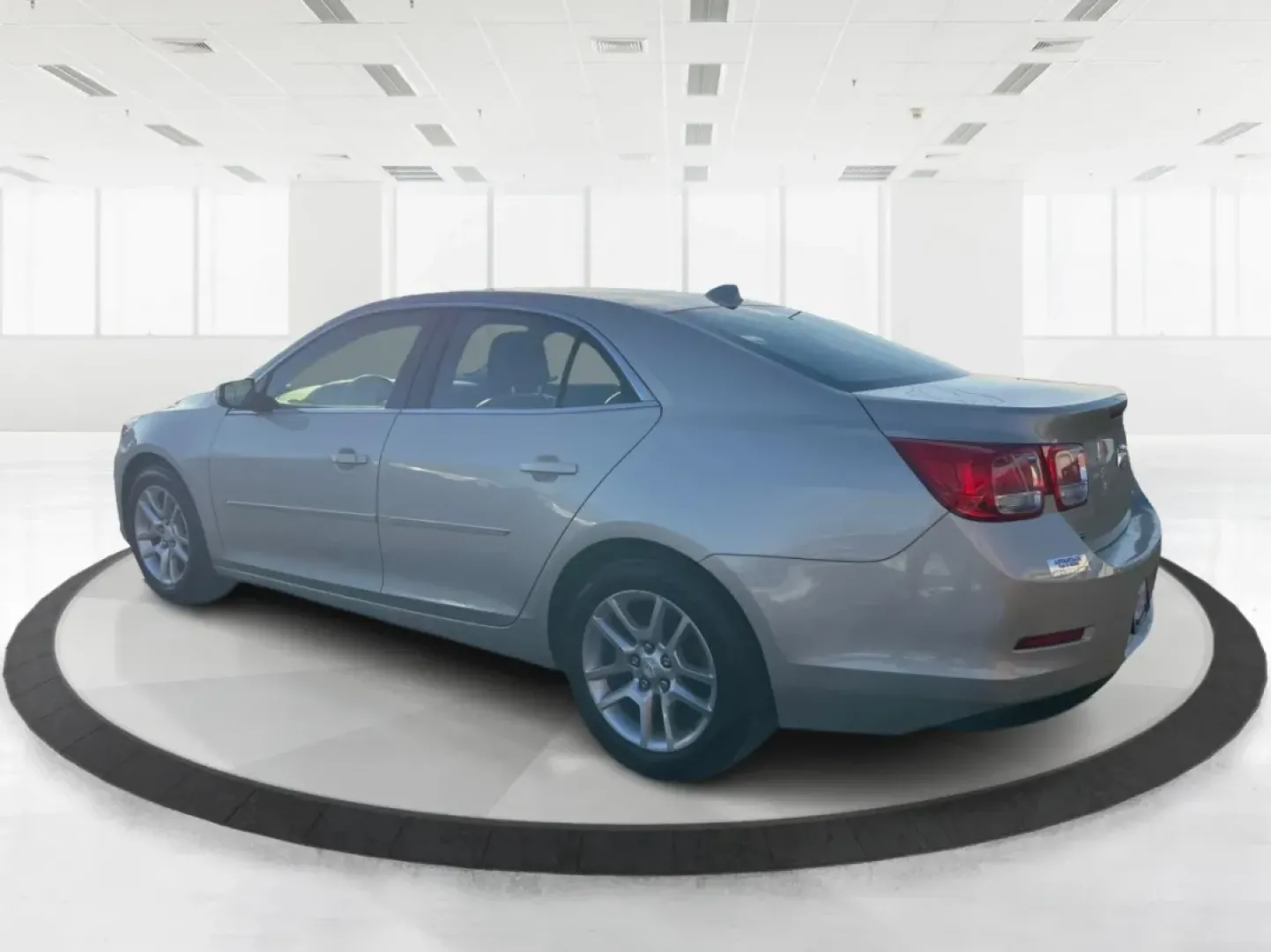 2014 Chevrolet Malibu 1LT (1G11C5SL7EF) with an ECOTEC 2.5L I-4 gasoline direct injection engine, located at 1230 East Main St, Xenia, OH, 45385, (937) 908-9800, 39.688026, -83.910172 - Are you ready to elevate your daily commute or make unforgettable memories on weekend adventures? The 2014 Chevrolet Malibu 1LT, now available at Advantage Car and Credit in Xenia, OH, is the perfect sedan for those seeking a reliable, stylish, and feature-packed vehicle without breaking the bank. W - Photo#4