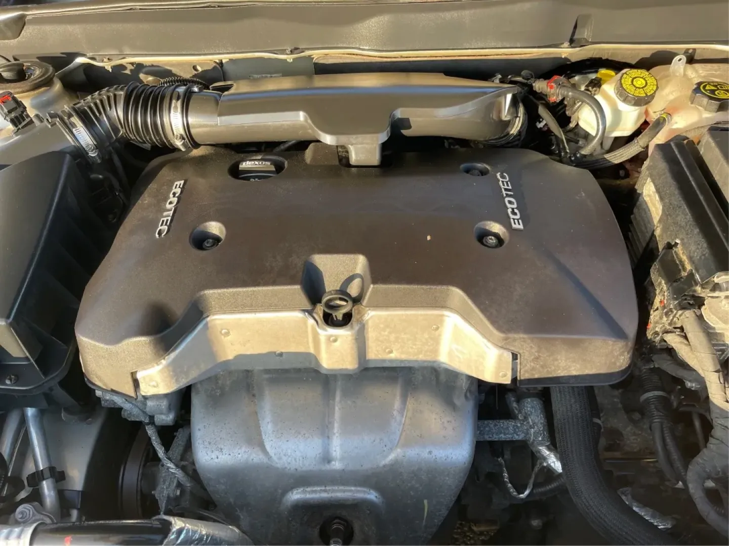 2014 Chevrolet Malibu 1LT (1G11C5SL7EF) with an ECOTEC 2.5L I-4 gasoline direct injection engine, located at 1230 East Main St, Xenia, OH, 45385, (937) 908-9800, 39.688026, -83.910172 - Are you ready to elevate your daily commute or make unforgettable memories on weekend adventures? The 2014 Chevrolet Malibu 1LT, now available at Advantage Car and Credit in Xenia, OH, is the perfect sedan for those seeking a reliable, stylish, and feature-packed vehicle without breaking the bank. W - Photo#11