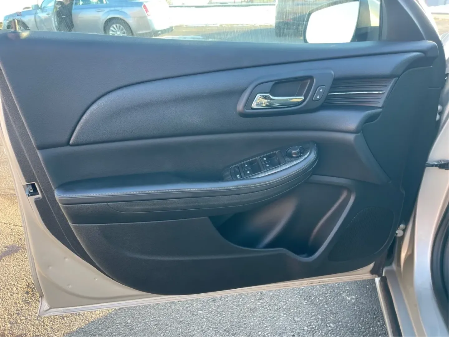 2014 Chevrolet Malibu 1LT (1G11C5SL7EF) with an ECOTEC 2.5L I-4 gasoline direct injection engine, located at 1230 East Main St, Xenia, OH, 45385, (937) 908-9800, 39.688026, -83.910172 - Are you ready to elevate your daily commute or make unforgettable memories on weekend adventures? The 2014 Chevrolet Malibu 1LT, now available at Advantage Car and Credit in Xenia, OH, is the perfect sedan for those seeking a reliable, stylish, and feature-packed vehicle without breaking the bank. W - Photo#19