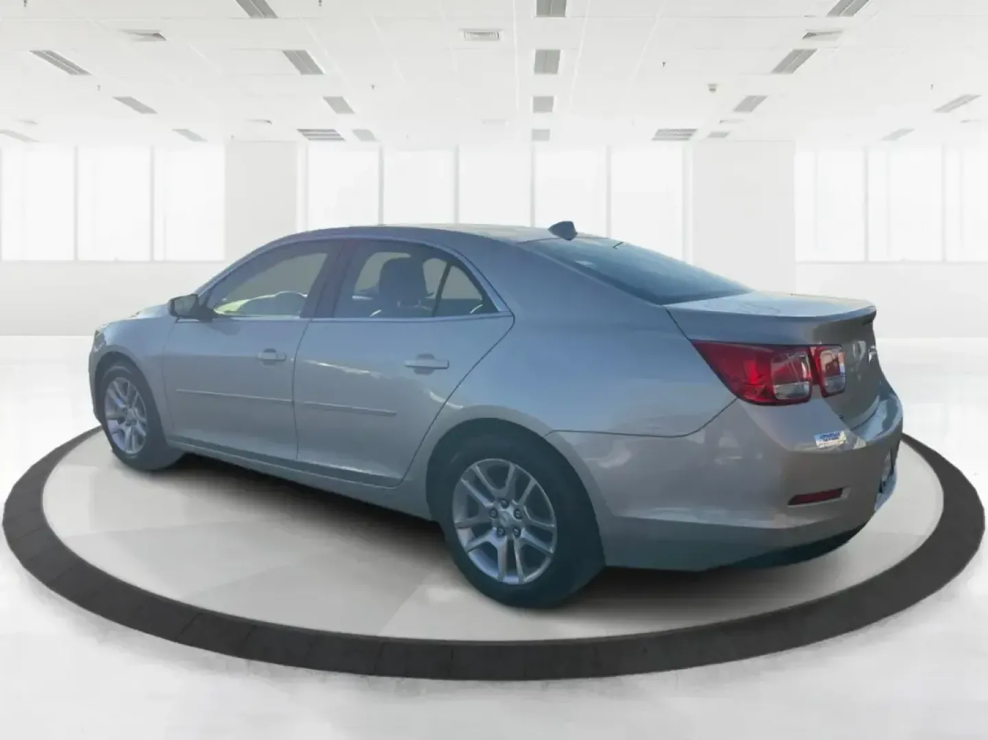 2014 Chevrolet Malibu 1LT (1G11C5SL7EF) with an ECOTEC 2.5L I-4 gasoline direct injection engine, 6-Speed Automatic transmission, located at 880 E. National Road, Vandalia, OH, 45377, (937) 908-9800, 39.891918, -84.183594 - Are you ready to elevate your daily commute or make unforgettable memories on weekend adventures? The 2014 Chevrolet Malibu 1LT, now available at Advantage Car and Credit in Xenia, OH, is the perfect sedan for those seeking a reliable, stylish, and feature-packed vehicle without breaking the bank. W - Photo#4