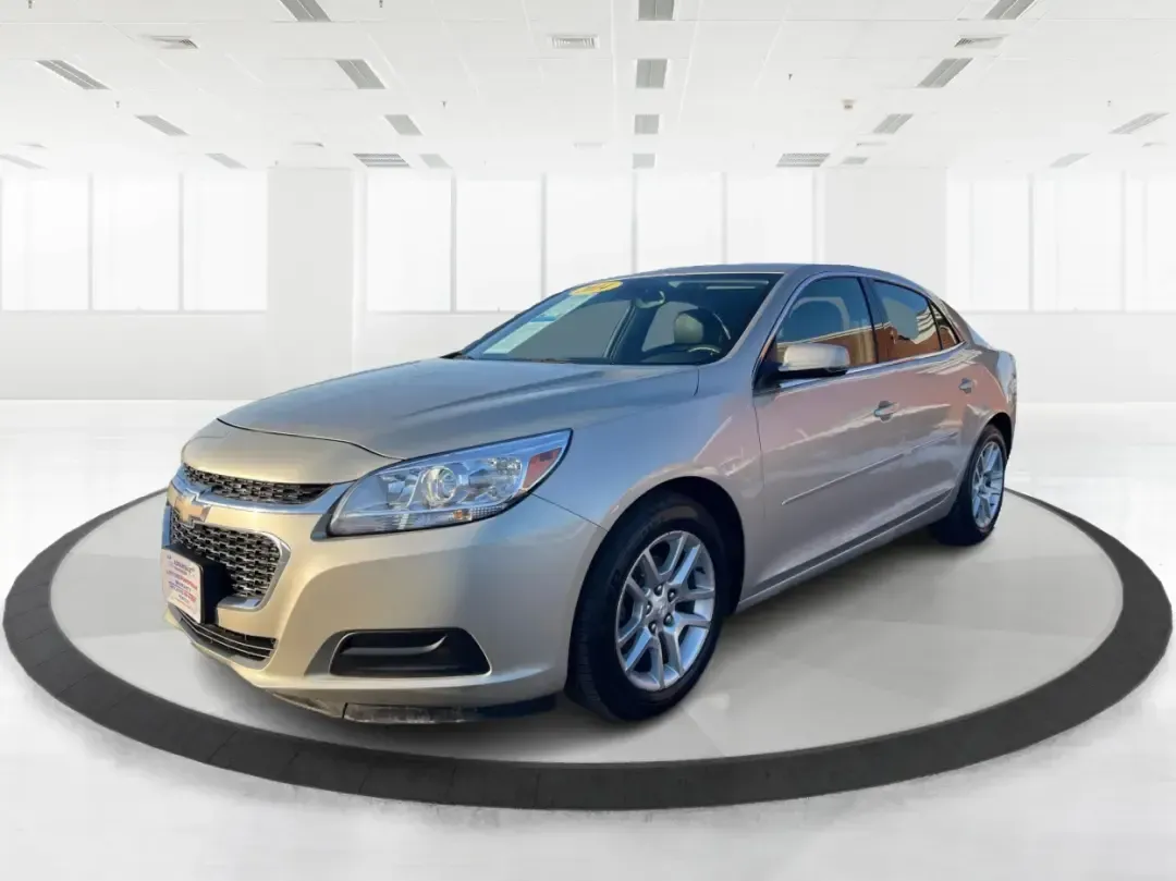 2014 Chevrolet Malibu 1LT (1G11C5SL7EF) with an ECOTEC 2.5L I-4 gasoline direct injection engine, 6-Speed Automatic transmission, located at 880 E. National Road, Vandalia, OH, 45377, (937) 908-9800, 39.891918, -84.183594 - Are you ready to elevate your daily commute or make unforgettable memories on weekend adventures? The 2014 Chevrolet Malibu 1LT, now available at Advantage Car and Credit in Xenia, OH, is the perfect sedan for those seeking a reliable, stylish, and feature-packed vehicle without breaking the bank. W - Photo#8