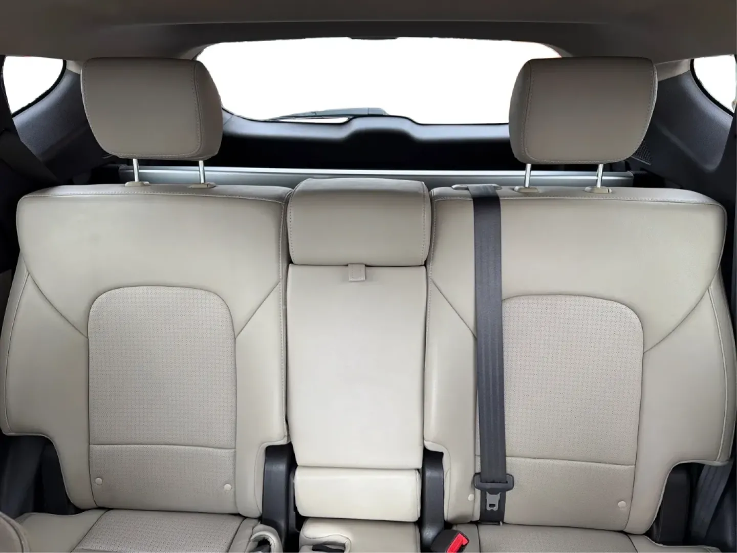 2014 Hyundai Santa Fe 2.4L (5XYZUDLB7EG) with an Theta II 2.4L I-4 gasoline direct injection engine, located at 1099 N County Rd 25A, Troy, OH, 45373, (937) 908-9800, 40.057079, -84.212883 - **Explore the Open Road with Ease: 2014 Hyundai Santa Fe at Advantage Car and Credit - Troy**<br /> <br /> Are you ready to take your family adventures to the next level? The 2014 Hyundai Santa Fe is designed for those seeking comfort, style, and ample space for everything life throws your way-perfe - Photo#14