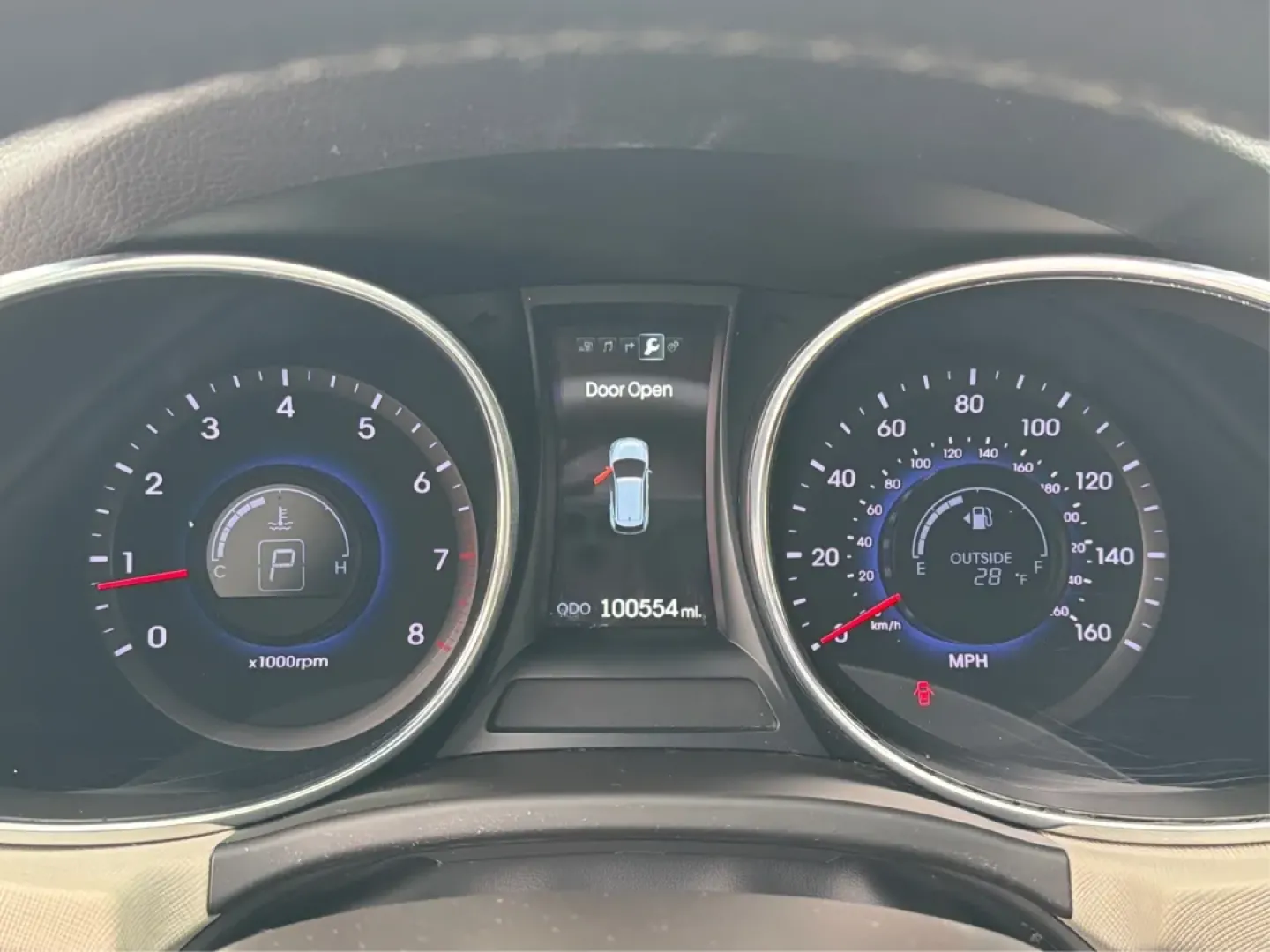 2014 Hyundai Santa Fe 2.4L (5XYZUDLB7EG) with an Theta II 2.4L I-4 gasoline direct injection engine, located at 1099 N County Rd 25A, Troy, OH, 45373, (937) 908-9800, 40.057079, -84.212883 - **Explore the Open Road with Ease: 2014 Hyundai Santa Fe at Advantage Car and Credit - Troy**<br /> <br /> Are you ready to take your family adventures to the next level? The 2014 Hyundai Santa Fe is designed for those seeking comfort, style, and ample space for everything life throws your way-perfe - Photo#15