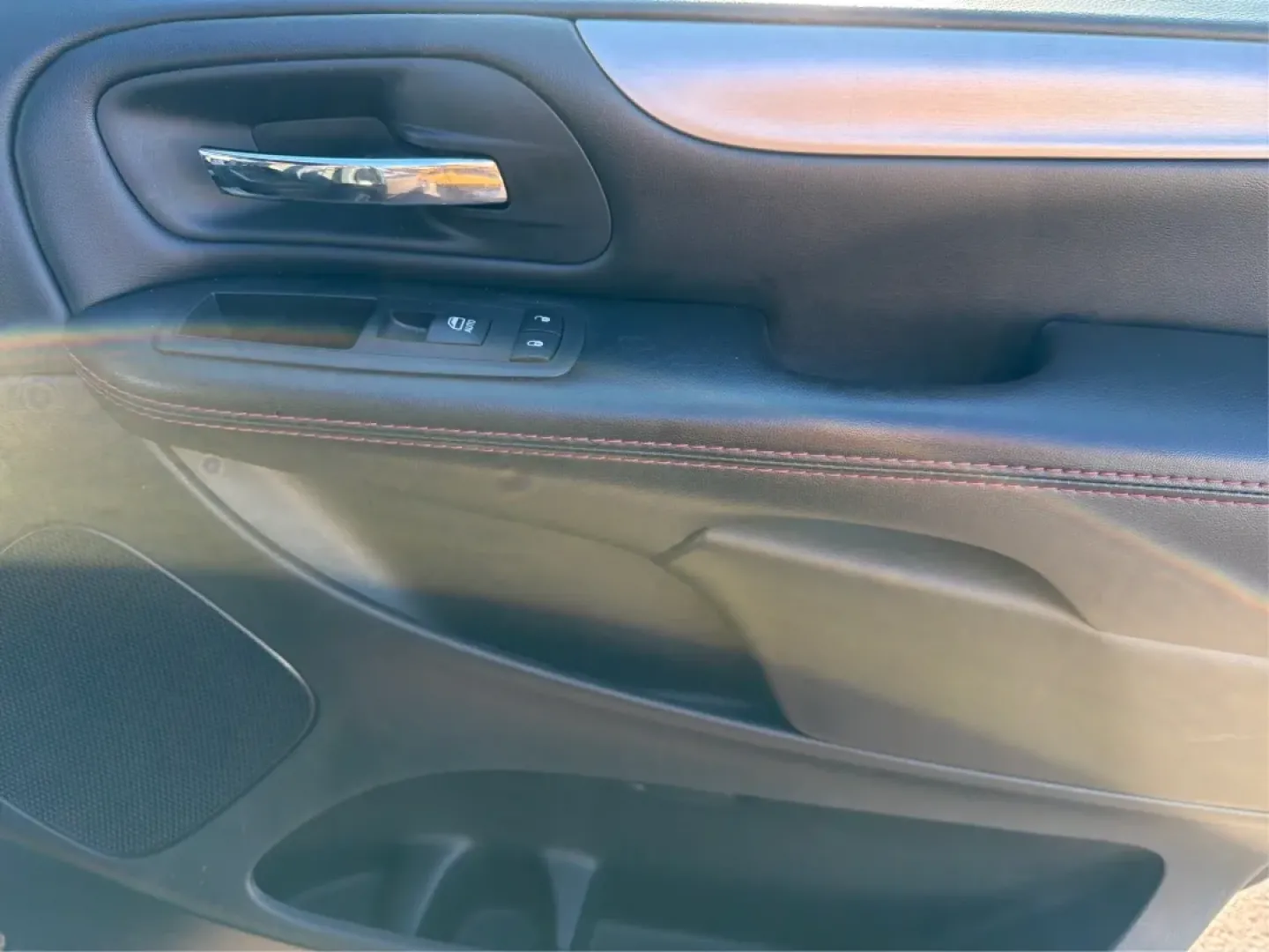 2019 Dodge Grand Caravan GT (2C4RDGEG3KR) with an Pentastar 3.6L V-6 DOHC engine, located at 8750 N County Rd 25A, Piqua, OH, 45356, (937) 908-9800, 40.164391, -84.232513 - Step into the world of family adventures and daily commutes with the 2019 Dodge Grand Caravan GT, now available at Advantage Car and Credit - Piqua in Piqua, OH. Whether you're shuttling the kids to soccer practice or planning a weekend getaway, this versatile passenger van is designed to meet all y - Photo#20