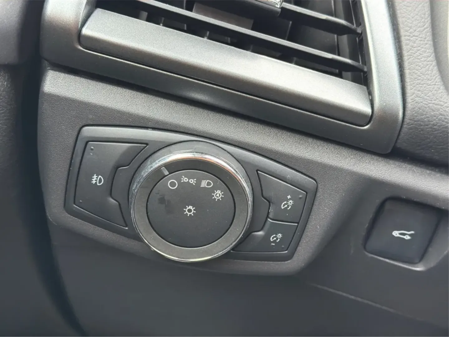 2016 Ford Fusion Titanium (3FA6P0D99GR) with an EcoBoost 2L I-4 gasoline direct injection engine, located at 8750 N County Rd 25A, Piqua, OH, 45356, (937) 908-9800, 40.164391, -84.232513 - **Experience Everyday Luxury with the 2016 Ford Fusion Titanium - Perfect for Your Active Lifestyle!**<br /> <br /> Elevate your daily commute or weekend getaways with the stunning 2016 Ford Fusion Titanium, now available at Advantage Car and Credit Piqua, located at 8750 N County Rd 25A, Piqua, OH - Photo#17