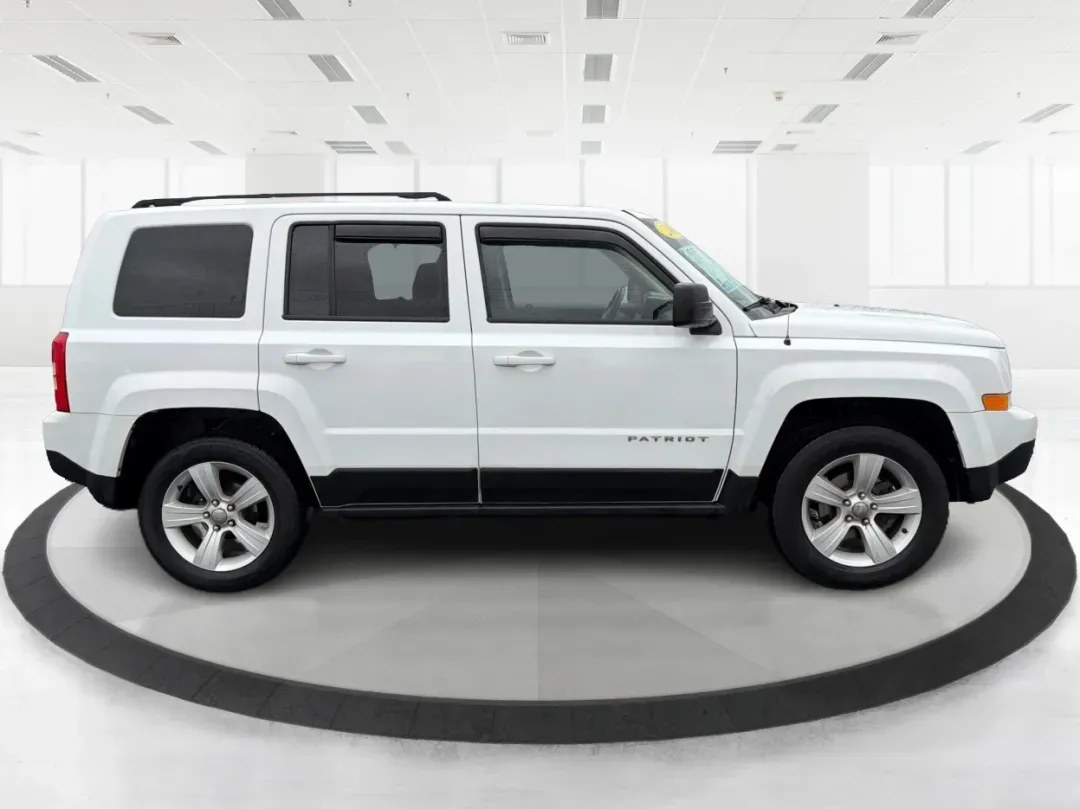 2016 Jeep Patriot Latitude (1C4NJRFB1GD) with an 2.4L I-4 DOHC engine, located at 1184 Kauffman Ave, Fairborn, OH, 45324, (937) 908-9800, 39.807072, -84.030914 - ### Discover Your Next Adventure with the 2016 Jeep Patriot Latitude at Advantage Car and Credit Fairborn<br /> <br /> Embrace the freedom of the open road with the remarkable 2016 Jeep Patriot Latitude, available now at Advantage Car and Credit in Fairborn, OH. This versatile SUV is ideal for thos - Photo#1