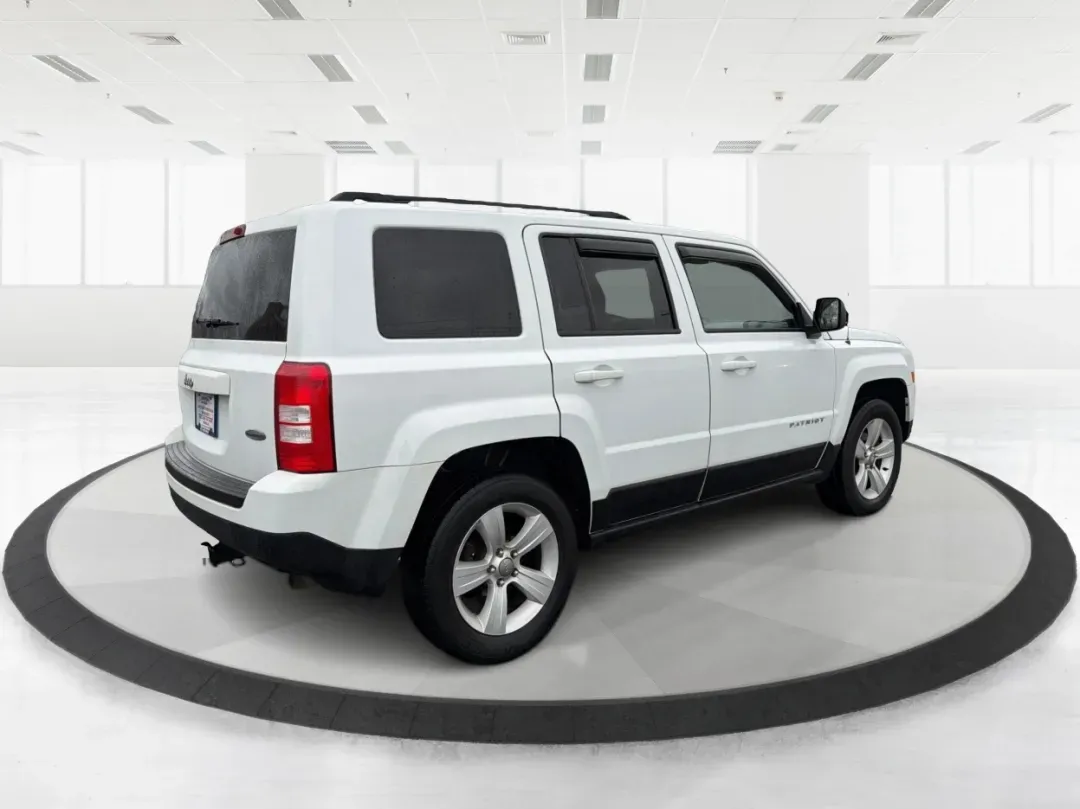 2016 Jeep Patriot Latitude (1C4NJRFB1GD) with an 2.4L I-4 DOHC engine, located at 1184 Kauffman Ave, Fairborn, OH, 45324, (937) 908-9800, 39.807072, -84.030914 - ### Discover Your Next Adventure with the 2016 Jeep Patriot Latitude at Advantage Car and Credit Fairborn<br /> <br /> Embrace the freedom of the open road with the remarkable 2016 Jeep Patriot Latitude, available now at Advantage Car and Credit in Fairborn, OH. This versatile SUV is ideal for thos - Photo#2