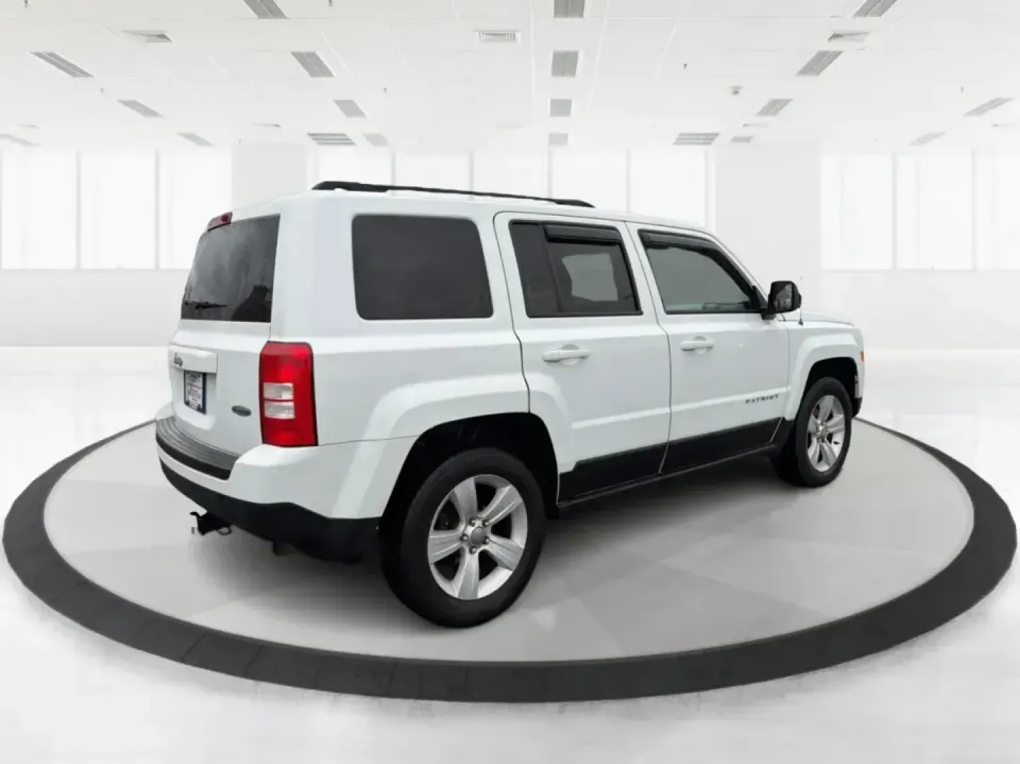2016 Jeep Patriot Latitude (1C4NJRFB1GD) with an 2.4L I-4 DOHC engine, Automatic transmission, located at 880 E. National Road, Vandalia, OH, 45377, (937) 908-9800, 39.891918, -84.183594 - ### Discover Your Next Adventure with the 2016 Jeep Patriot Latitude at Advantage Car and Credit Fairborn<br /> <br /> Embrace the freedom of the open road with the remarkable 2016 Jeep Patriot Latitude, available now at Advantage Car and Credit in Fairborn, OH. This versatile SUV is ideal for thos - Photo#2