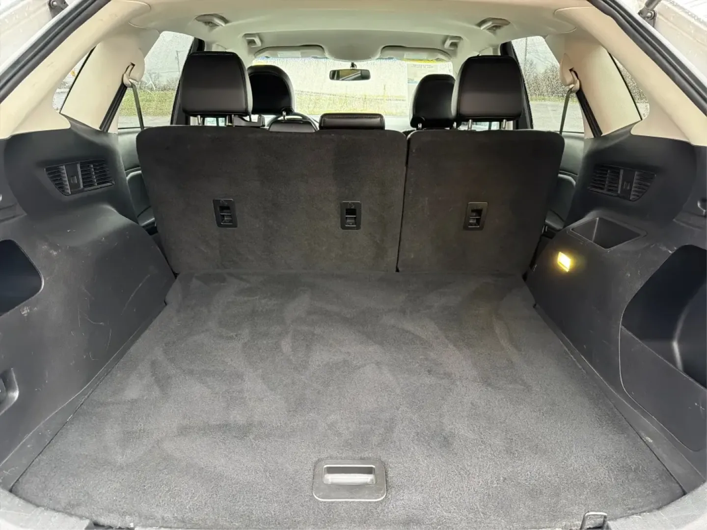 2016 Ford Edge SEL (2FMPK3J98GB) with an Other engine, located at 1099 N County Rd 25A, Troy, OH, 45373, (937) 908-9800, 40.057079, -84.212883 - ### Experience Comfort and Versatility in the 2016 Ford Edge SEL at Advantage Car and Credit - Troy<br /> <br /> Looking for the perfect blend of style, comfort, and functionality? The 2016 Ford Edge SEL, available at Advantage Car and Credit in Troy, OH, is tailored for those who lead an active lif - Photo#12