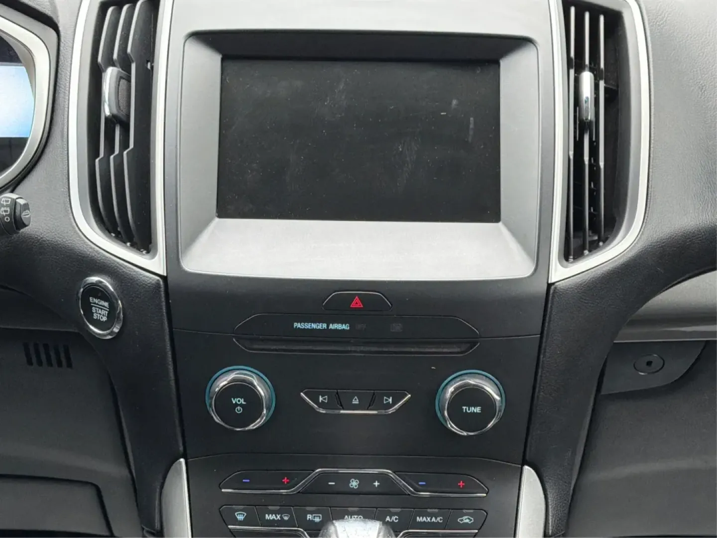 2016 Ford Edge SEL (2FMPK3J98GB) with an Other engine, located at 1099 N County Rd 25A, Troy, OH, 45373, (937) 908-9800, 40.057079, -84.212883 - ### Experience Comfort and Versatility in the 2016 Ford Edge SEL at Advantage Car and Credit - Troy<br /> <br /> Looking for the perfect blend of style, comfort, and functionality? The 2016 Ford Edge SEL, available at Advantage Car and Credit in Troy, OH, is tailored for those who lead an active lif - Photo#13