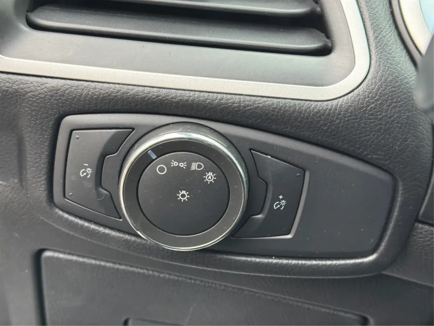 2016 Ford Edge SEL (2FMPK3J98GB) with an Other engine, located at 1099 N County Rd 25A, Troy, OH, 45373, (937) 908-9800, 40.057079, -84.212883 - ### Experience Comfort and Versatility in the 2016 Ford Edge SEL at Advantage Car and Credit - Troy<br /> <br /> Looking for the perfect blend of style, comfort, and functionality? The 2016 Ford Edge SEL, available at Advantage Car and Credit in Troy, OH, is tailored for those who lead an active lif - Photo#17