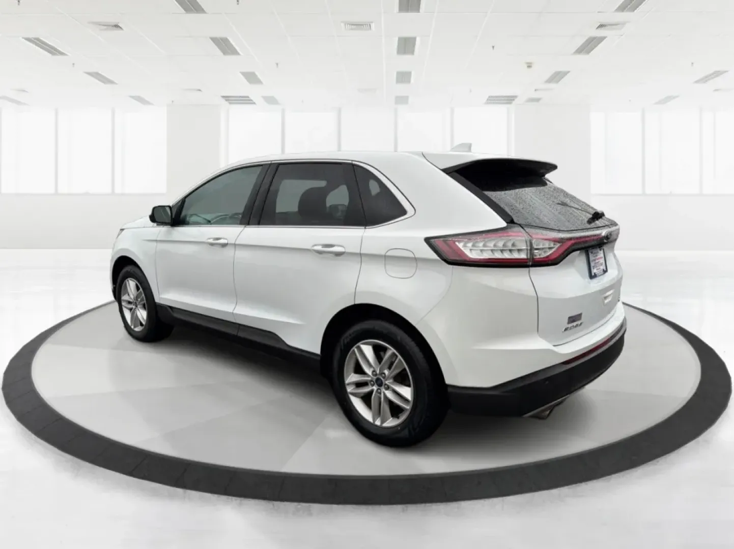 2016 Ford Edge SEL (2FMPK3J98GB) with an 2.0L L4 DOHC 16V engine, 6A transmission, located at 8750 N County Rd 25A, Piqua, OH, 45356, (937) 908-9800, 40.164391, -84.232513 - ### Experience Comfort and Versatility in the 2016 Ford Edge SEL at Advantage Car and Credit - Troy<br /> <br /> Looking for the perfect blend of style, comfort, and functionality? The 2016 Ford Edge SEL, available at Advantage Car and Credit in Troy, OH, is tailored for those who lead an active lif - Photo#4