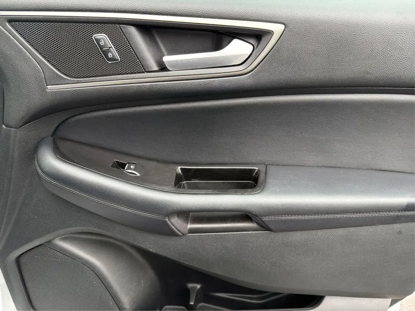 2016 Ford Edge SEL (2FMPK3J98GB) with an 2.0L L4 DOHC 16V engine, 6A transmission, located at 8750 N County Rd 25A, Piqua, OH, 45356, (937) 908-9800, 40.164391, -84.232513 - ### Experience Comfort and Versatility in the 2016 Ford Edge SEL at Advantage Car and Credit - Troy<br /> <br /> Looking for the perfect blend of style, comfort, and functionality? The 2016 Ford Edge SEL, available at Advantage Car and Credit in Troy, OH, is tailored for those who lead an active lif - Photo#20