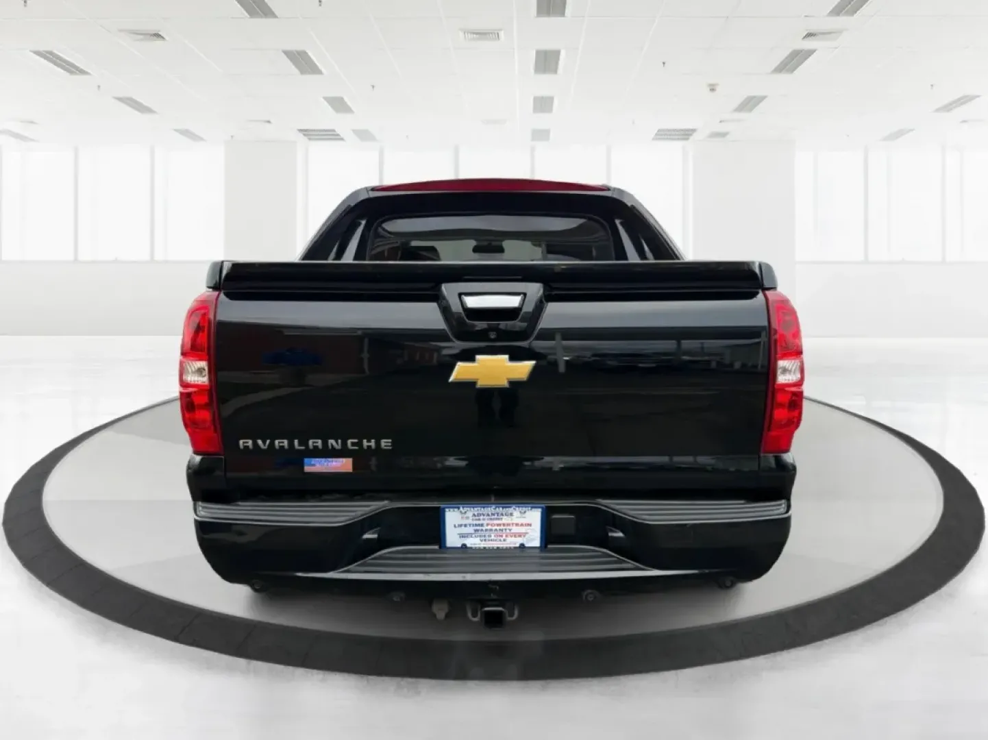 2013 Chevrolet Avalanche LT (3GNTKFE78DG) with an Vortec 5.3L V-8 variable valve control engine, located at 401 Woodman Dr, Riverside, OH, 45431, (937) 908-9800, 39.760899, -84.123421 - Experience Adventure and Utility Like Never Before with the 2013 Chevrolet Avalanche LT from Advantage Car and Credit - Riverside!<br /> <br /> Whether you're gearing up for weekend adventures or simply need a reliable ride for your daily commute, this 2013 Chevrolet Avalanche LT checks all the boxe - Photo#3