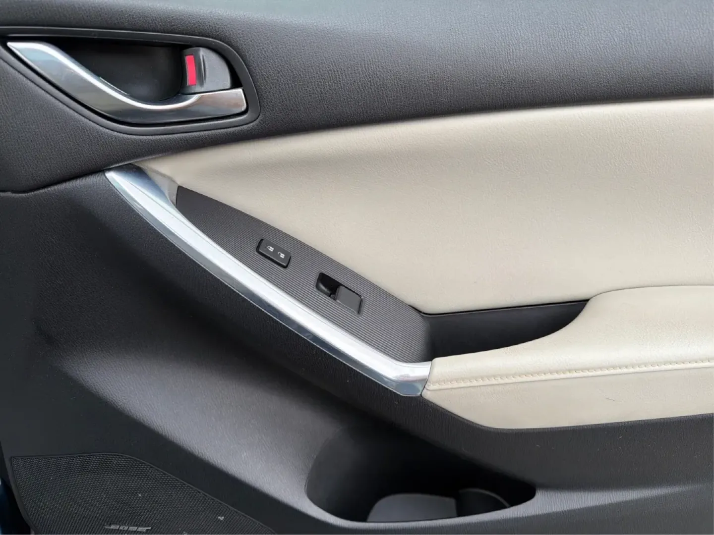 2015 Mazda CX-5 Grand Touring (JM3KE2DY9F0) with an SKYACTIV-G 2.5L I-4 gasoline direct injection engine, located at 1951 S Dayton Lakeview Rd., New Carlisle, OH, 45344, (937) 908-9800, 39.890999, -84.050255 - **Discover Adventure with the 2015 Mazda CX-5 at Advantage Car and Credit New Carlisle!**<br /> <br /> Are you ready to elevate your driving experience? Whether you're a growing family in need of space, a commuter looking for reliability, or an adventurer seeking the perfect weekend getaway vehicle - Photo#19