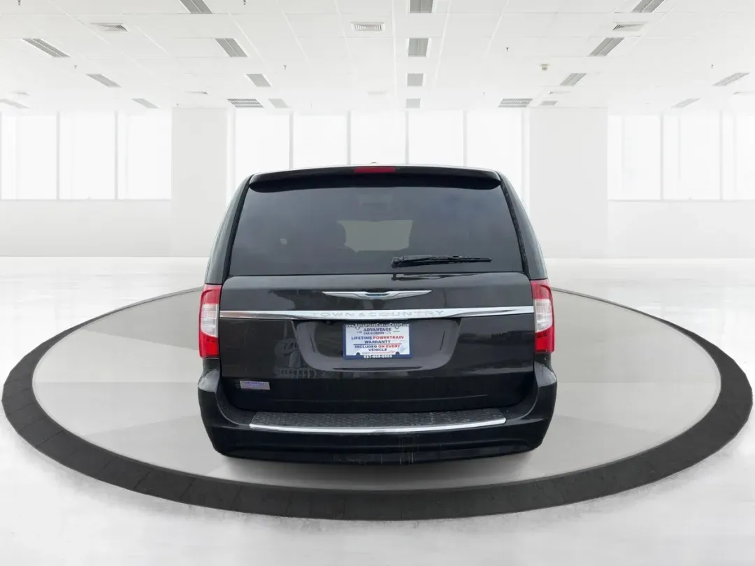 2015 Chrysler Town and Country Touring (2C4RC1BGXFR) with an 3.6L V-6 DOHC engine, located at 401 Woodman Dr, Riverside, OH, 45431, (937) 908-9800, 39.760899, -84.123421 - Are you a growing family searching for the perfect vehicle that effortlessly balances comfort, space, and style? Look no further! Advantage Car and Credit in Riverside, OH, is thrilled to present this stunning **2015 Chrysler Town and Country Touring**, designed for family adventures and daily com - Photo#3