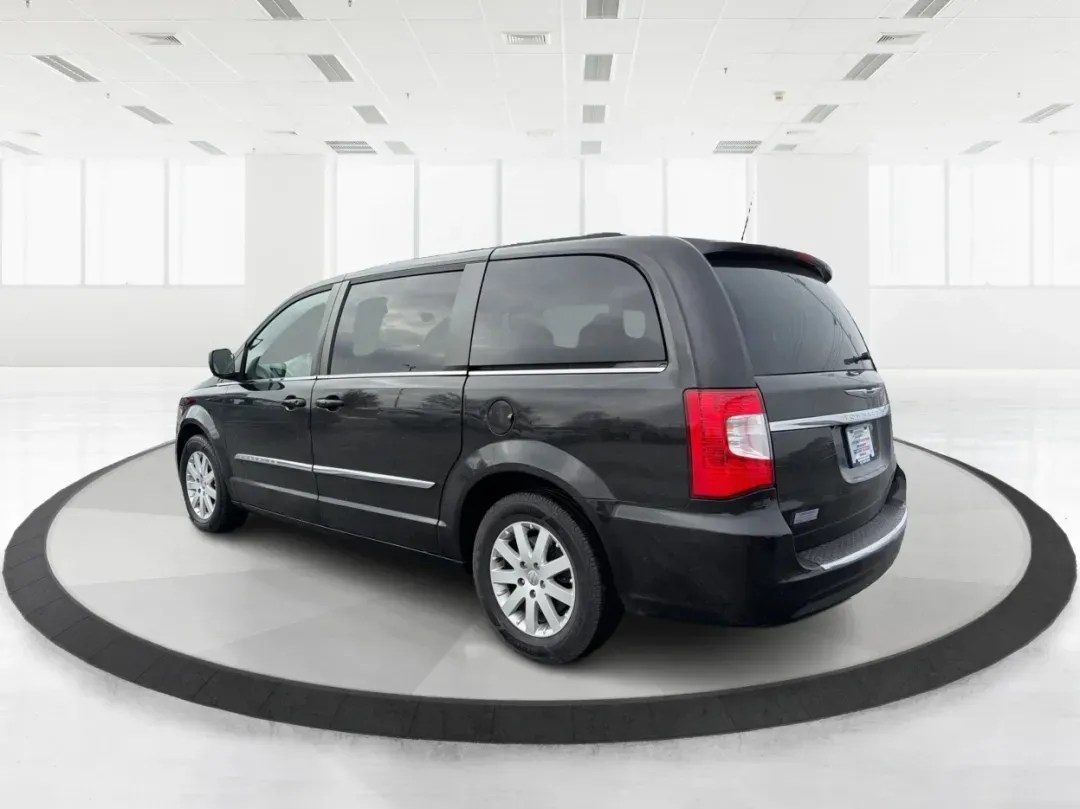 2015 Chrysler Town and Country Touring (2C4RC1BGXFR) with an 3.6L V-6 DOHC engine, located at 401 Woodman Dr, Riverside, OH, 45431, (937) 908-9800, 39.760899, -84.123421 - Are you a growing family searching for the perfect vehicle that effortlessly balances comfort, space, and style? Look no further! Advantage Car and Credit in Riverside, OH, is thrilled to present this stunning **2015 Chrysler Town and Country Touring**, designed for family adventures and daily com - Photo#4