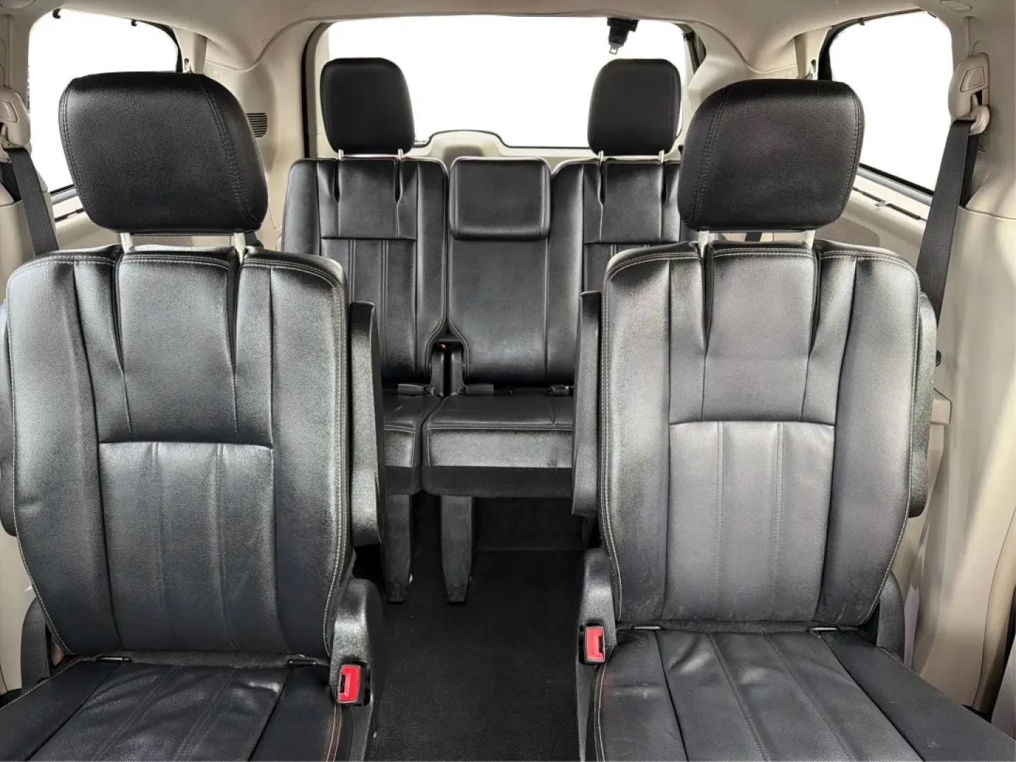 2015 Chrysler Town and Country Touring (2C4RC1BGXFR) with an 3.6L V-6 DOHC engine, located at 401 Woodman Dr, Riverside, OH, 45431, (937) 908-9800, 39.760899, -84.123421 - Are you a growing family searching for the perfect vehicle that effortlessly balances comfort, space, and style? Look no further! Advantage Car and Credit in Riverside, OH, is thrilled to present this stunning **2015 Chrysler Town and Country Touring**, designed for family adventures and daily com - Photo#14