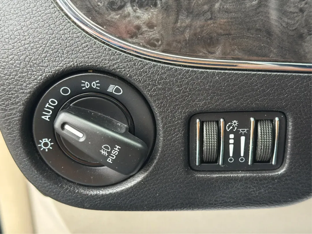 2015 Chrysler Town and Country Touring (2C4RC1BGXFR) with an 3.6L V-6 DOHC engine, located at 401 Woodman Dr, Riverside, OH, 45431, (937) 908-9800, 39.760899, -84.123421 - Are you a growing family searching for the perfect vehicle that effortlessly balances comfort, space, and style? Look no further! Advantage Car and Credit in Riverside, OH, is thrilled to present this stunning **2015 Chrysler Town and Country Touring**, designed for family adventures and daily com - Photo#17