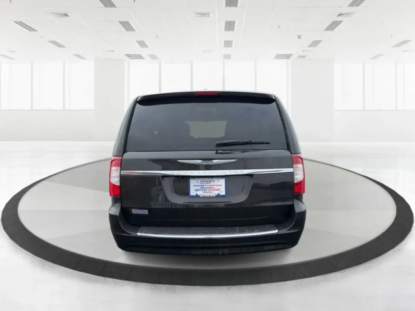 2015 Chrysler Town and Country Touring (2C4RC1BGXFR) with an 3.6L V-6 DOHC engine, 6-Speed Automatic transmission, located at 8750 N County Rd 25A, Piqua, OH, 45356, (937) 908-9800, 40.164391, -84.232513 - Are you a growing family searching for the perfect vehicle that effortlessly balances comfort, space, and style? Look no further! Advantage Car and Credit in Riverside, OH, is thrilled to present this stunning **2015 Chrysler Town and Country Touring**, designed for family adventures and daily com - Photo#3