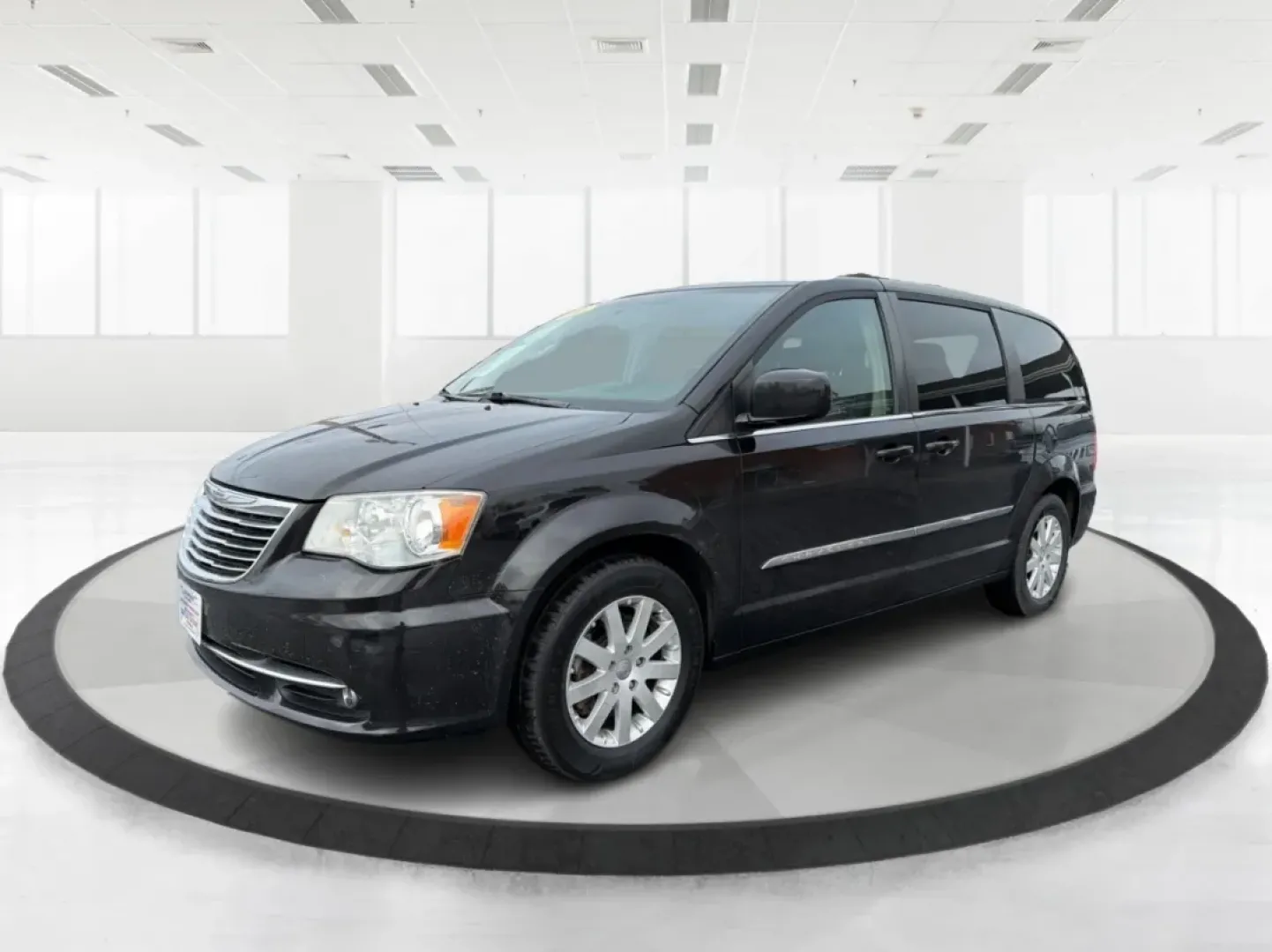 2015 Chrysler Town and Country Touring (2C4RC1BGXFR) with an 3.6L V-6 DOHC engine, 6-Speed Automatic transmission, located at 8750 N County Rd 25A, Piqua, OH, 45356, (937) 908-9800, 40.164391, -84.232513 - Are you a growing family searching for the perfect vehicle that effortlessly balances comfort, space, and style? Look no further! Advantage Car and Credit in Riverside, OH, is thrilled to present this stunning **2015 Chrysler Town and Country Touring**, designed for family adventures and daily com - Photo#8