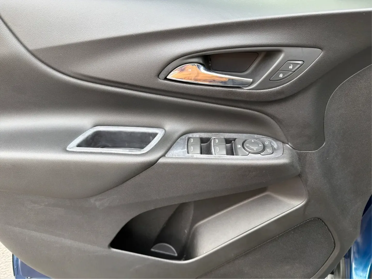 2019 Chevrolet Equinox LT (2GNAXKEV8K6) with an 1.5L I-4 gasoline direct injection engine, located at 880 E. National Road, Vandalia, OH, 45377, (937) 908-9800, 39.891918, -84.183594 - **Adventure Awaits with the 2019 Chevrolet Equinox LT at Advantage Car and Credit - Vandalia!**<br /> <br /> Discover the freedom of the open road with the 2019 Chevrolet Equinox LT, the perfect vehicle for your next adventure or daily commute. Whether you're navigating the bustling streets of Vanda - Photo#19