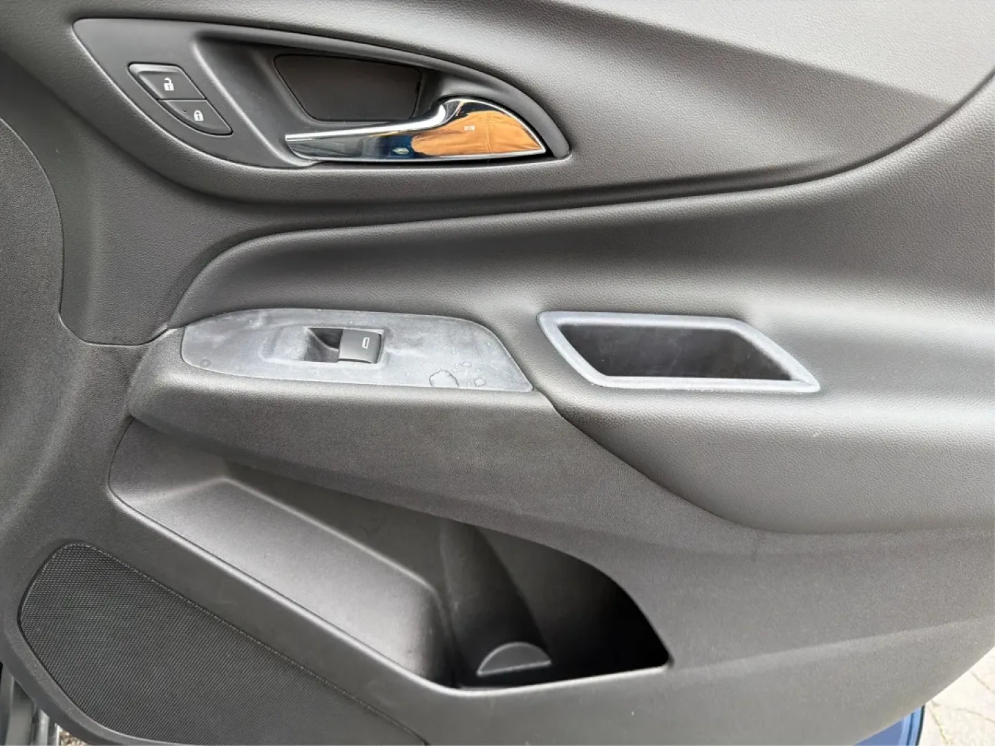 2019 Chevrolet Equinox LT (2GNAXKEV8K6) with an 1.5L I-4 gasoline direct injection engine, located at 880 E. National Road, Vandalia, OH, 45377, (937) 908-9800, 39.891918, -84.183594 - **Adventure Awaits with the 2019 Chevrolet Equinox LT at Advantage Car and Credit - Vandalia!**<br /> <br /> Discover the freedom of the open road with the 2019 Chevrolet Equinox LT, the perfect vehicle for your next adventure or daily commute. Whether you're navigating the bustling streets of Vanda - Photo#20